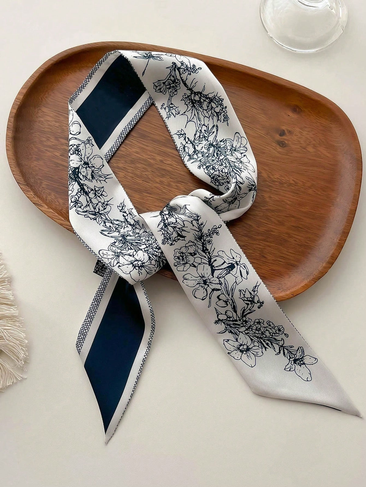 1pc Ladies' Spring/Summer Floral Print Imitation Silk Scarf With Tassel For Neck Decoration, Hair Tie, Bag Accessory, Daily Wear Elegant Bandana,Hair Band,Head Band Ideal For Dressing Up Your Look Val
