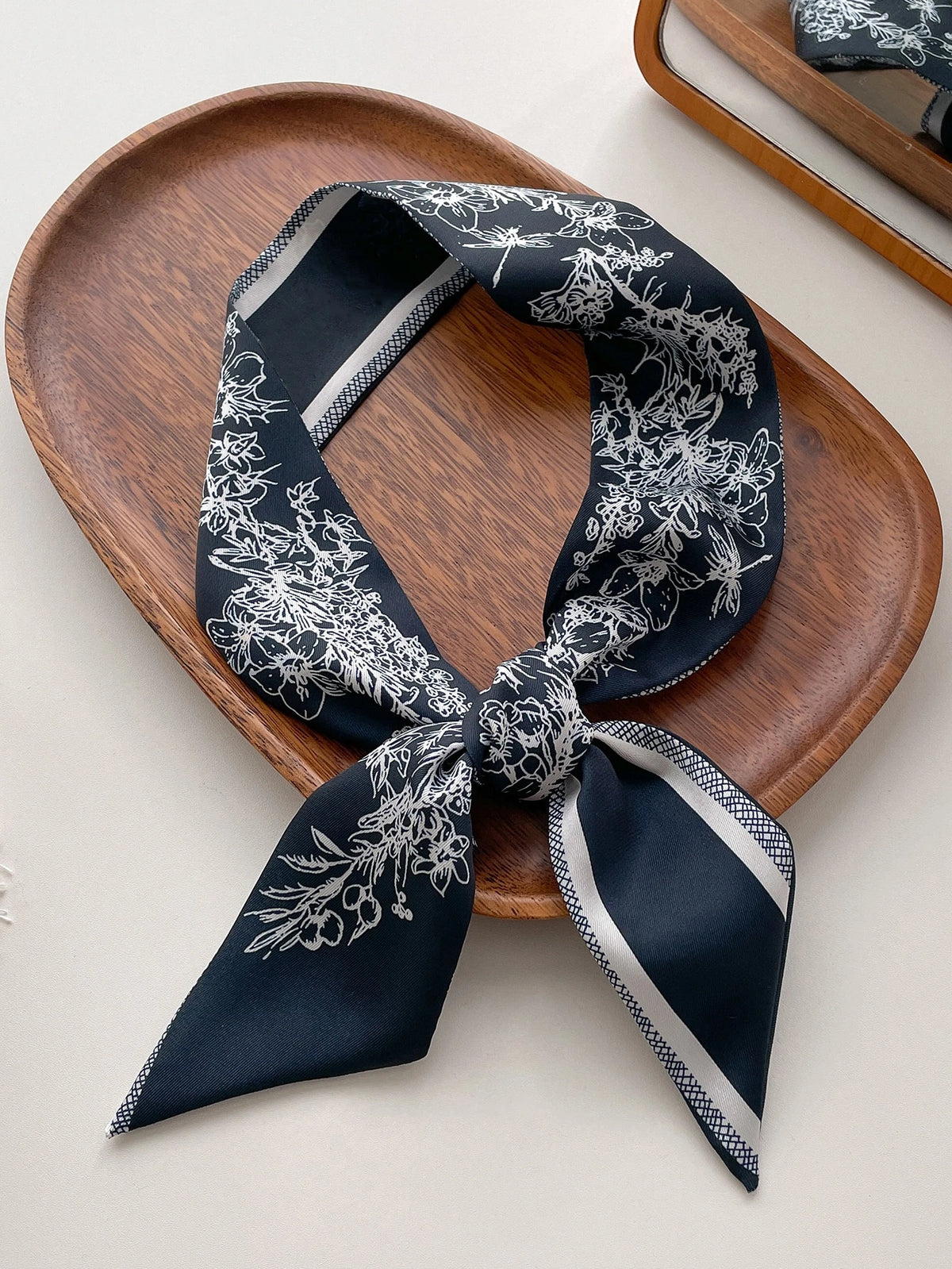 1pc Ladies' Spring/Summer Floral Print Imitation Silk Scarf With Tassel For Neck Decoration, Hair Tie, Bag Accessory, Daily Wear Elegant Bandana,Hair Band,Head Band Ideal For Dressing Up Your Look Val