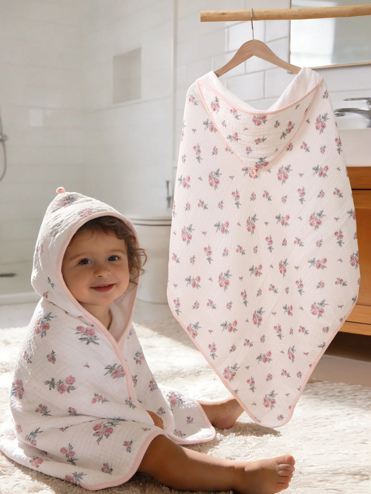 1pc Lightweight Hooded Baby Bath Towel, Cute Print, Soft & Skin-Friendly, Suitable For All Seasons, For Infants And Toddlers