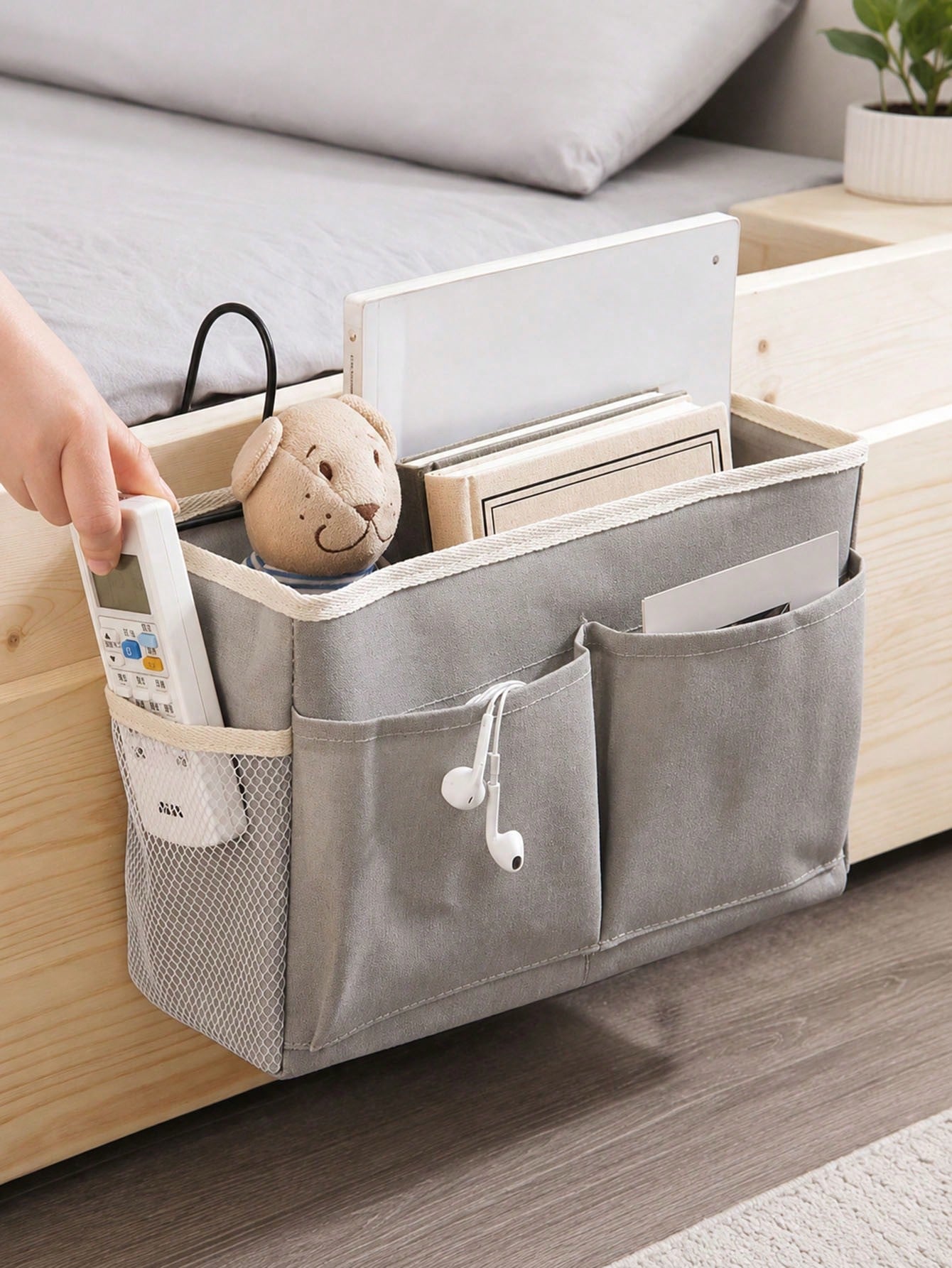1pc Multifunctional Dorm Hanging Storage Bag, Fabric Bedside Phone Storage Pouch, Top Bunk Bedside Storage Tool, Student Bed Sheet Hanging Basket, Dorm Storage Organizer, Bedside Storage Bag, Storage