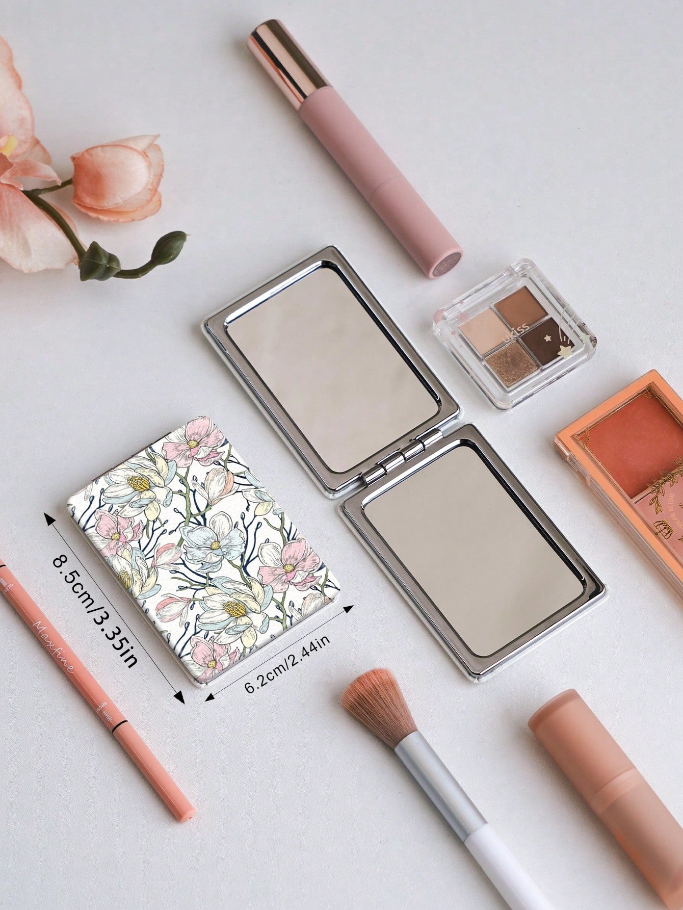 1PC Pastoral British Series Portable Folding Makeup Mirror, Lightweight Ultra-Thin Convenient Durable PU Leather, Suitable For Various Occasions Travel Party Work School, Suitable For All Ages