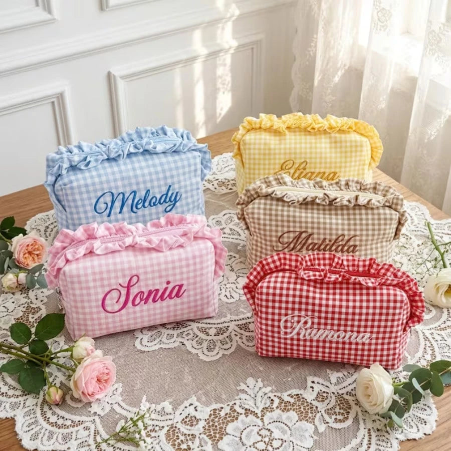 1pc Personalized Plaid Embroidered Makeup Bag, Ruffle Trim Design, Customized Name Print, Multi-Functional Storage, Zipper Closure, Sweet Minimalist Style, Makeup Storage Bag/Toiletry Bag, Suitable Fo