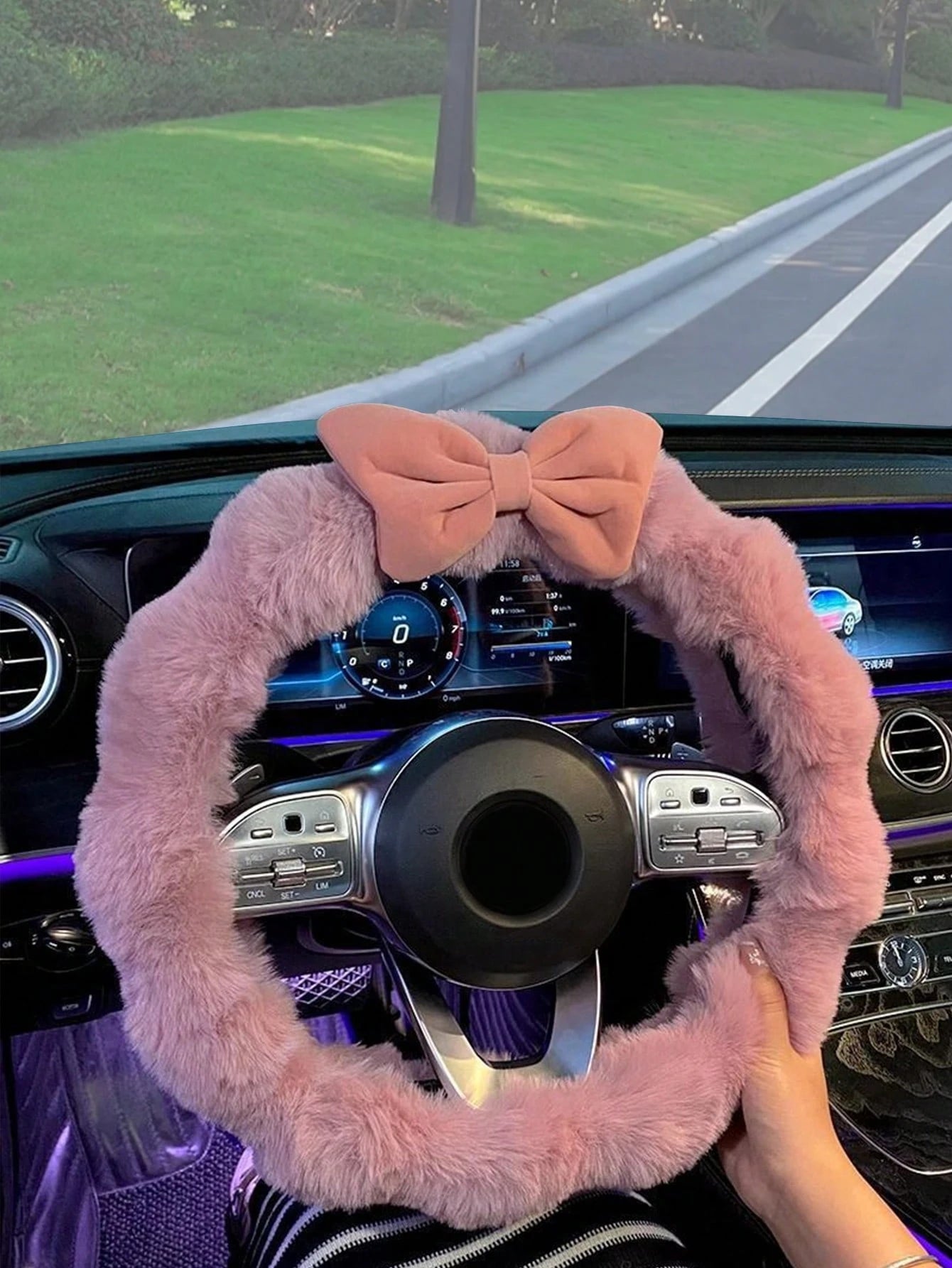 1pc Plush Steering Wheel Cover, Cute & Elegant Design For Women, Warm For Autumn/Winter