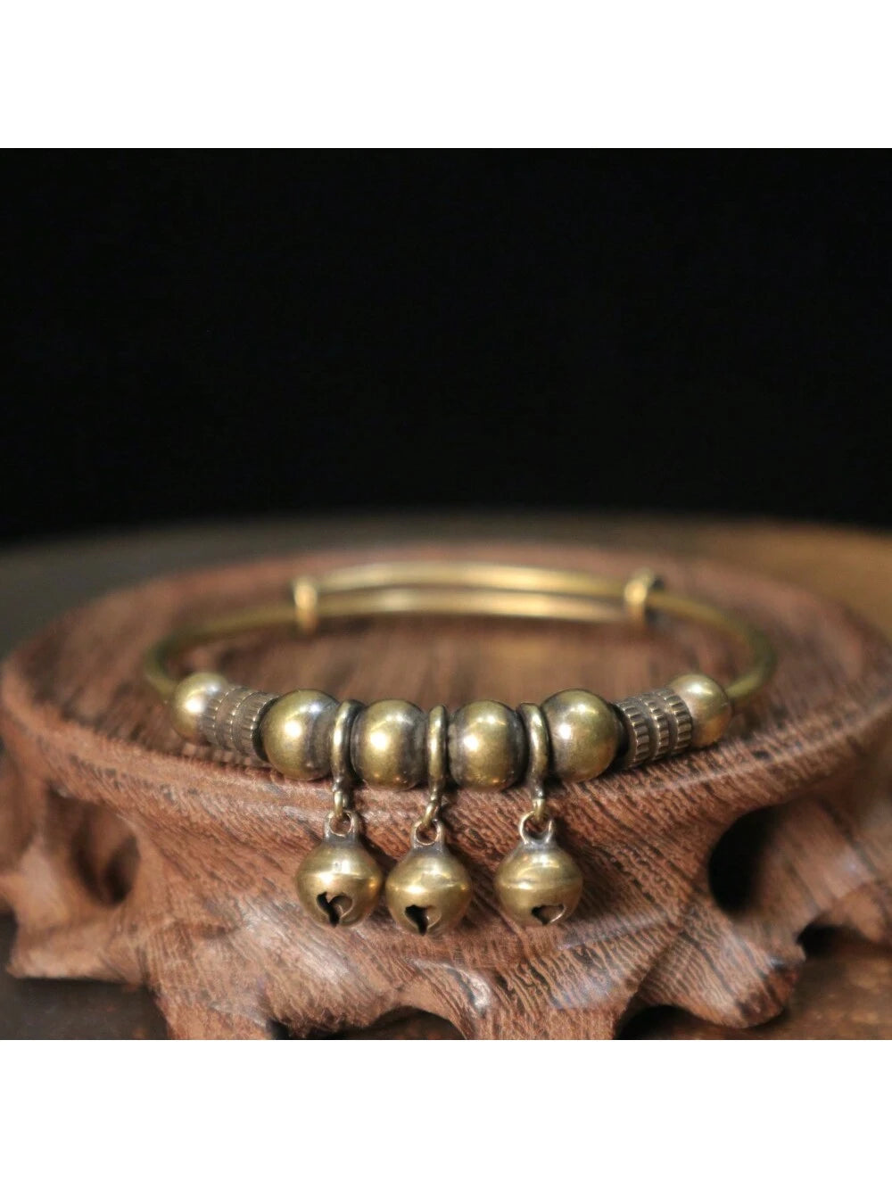 1pc Vintage Copper Alloy Elegant Bell Bracelet, Crafted Meticulously With Classic Design, Adjustable Push-Pull Mechanism, Perfect Retro Gift For Women, Ideal For Holidays And Birthdays