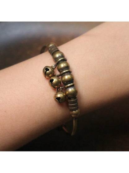 1pc Vintage Copper Alloy Elegant Bell Bracelet, Crafted Meticulously With Classic Design, Adjustable Push-Pull Mechanism, Perfect Retro Gift For Women, Ideal For Holidays And Birthdays