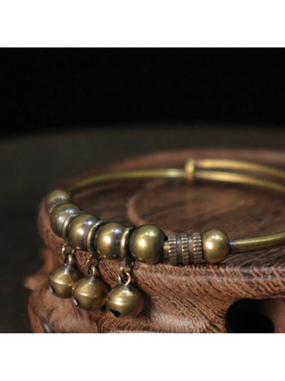 1pc Vintage Copper Alloy Elegant Bell Bracelet, Crafted Meticulously With Classic Design, Adjustable Push-Pull Mechanism, Perfect Retro Gift For Women, Ideal For Holidays And Birthdays