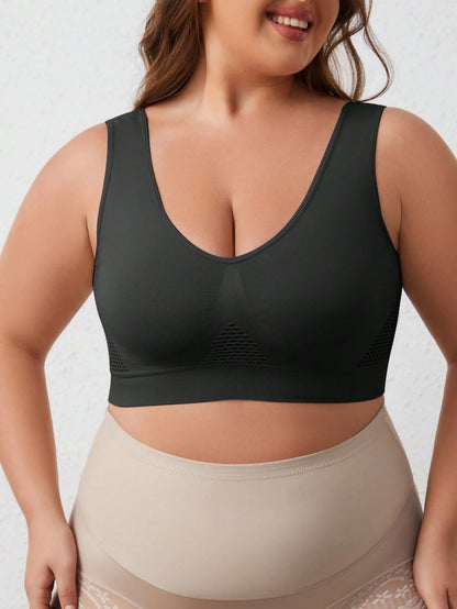 1pc Women Plus Size Seamless Hollow Design Yoga Sports Bra, Comfortable Breathable Fitted Supportive Activewear Top Black Spring