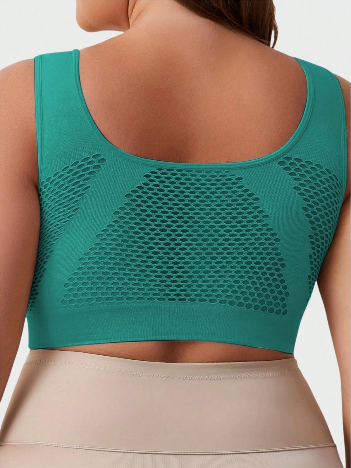 1pc Women Plus Size Seamless Hollow Design Yoga Sports Bra, Comfortable Breathable Fitted Supportive Activewear Top Black Spring