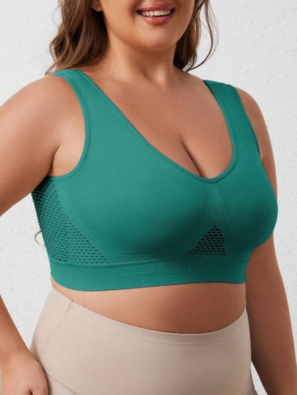 1pc Women Plus Size Seamless Hollow Design Yoga Sports Bra, Comfortable Breathable Fitted Supportive Activewear Top Black Spring