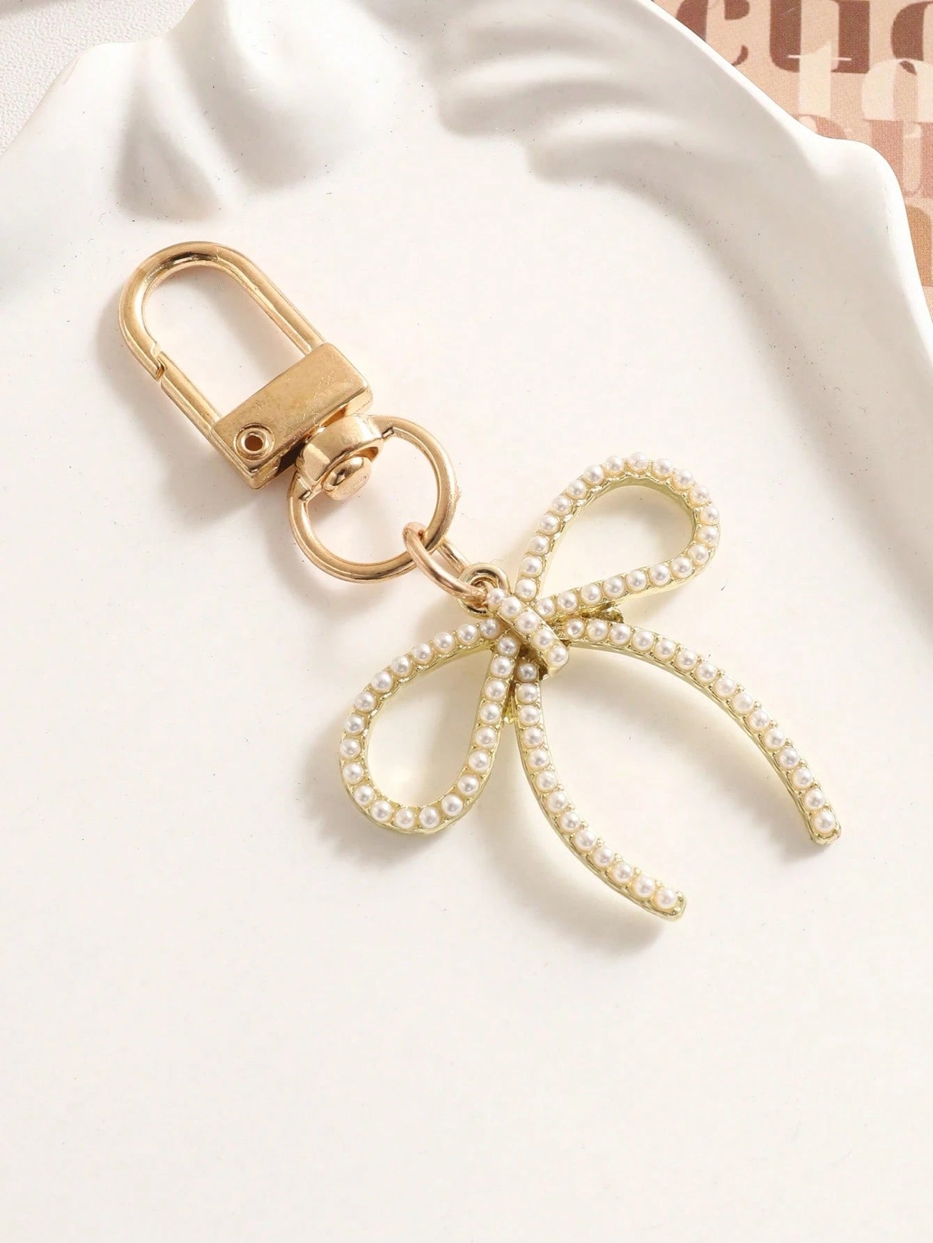 1pc Women's INS Style Faux Pearl Bow Keychain Elegant Charm Accessory For Bags Phones Car Accessories For Women Keychain For Bag