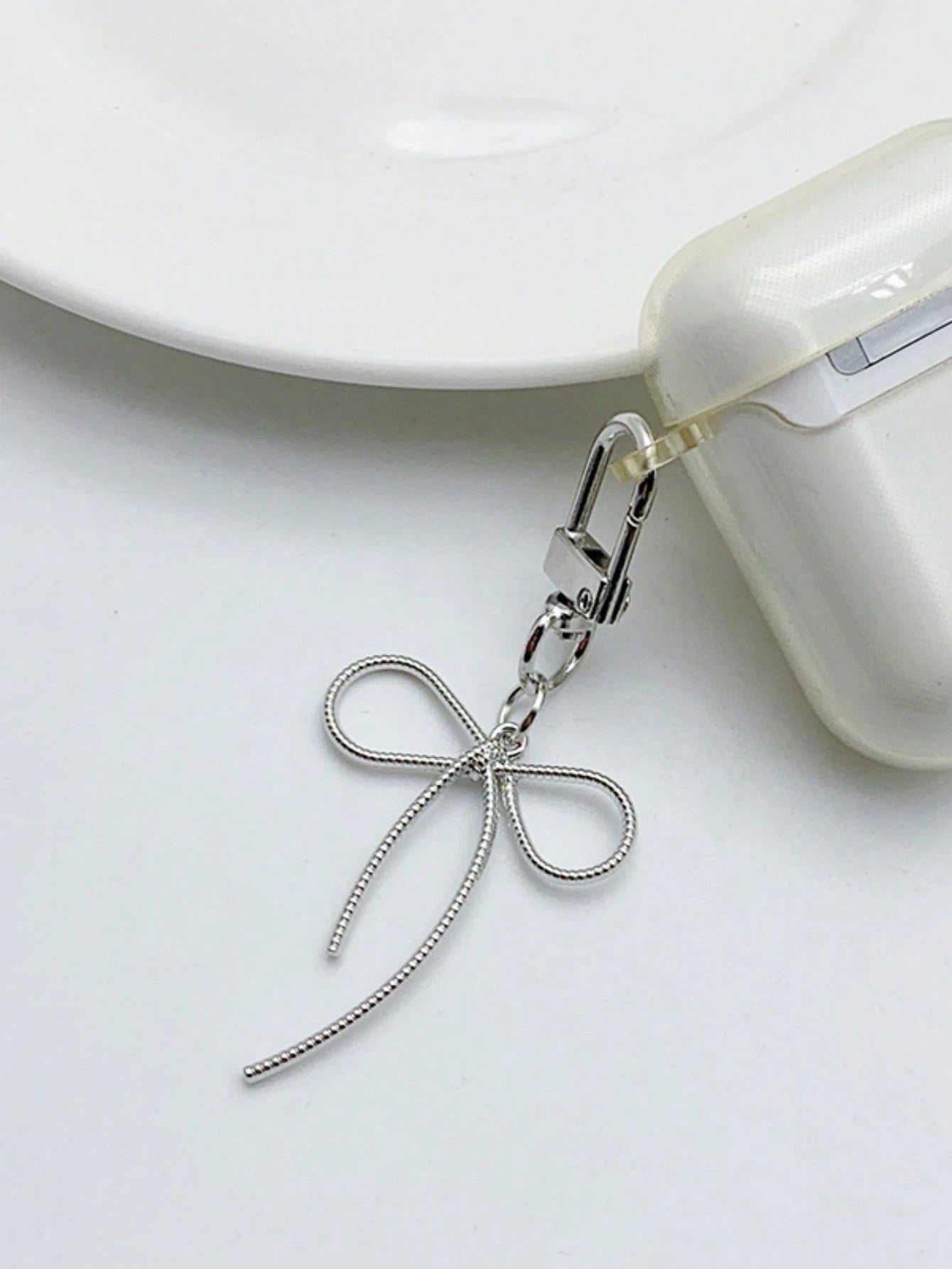 1pc Women's INS Style Faux Pearl Bow Keychain Elegant Charm Accessory For Bags Phones Car Accessories For Women Keychain For Bag