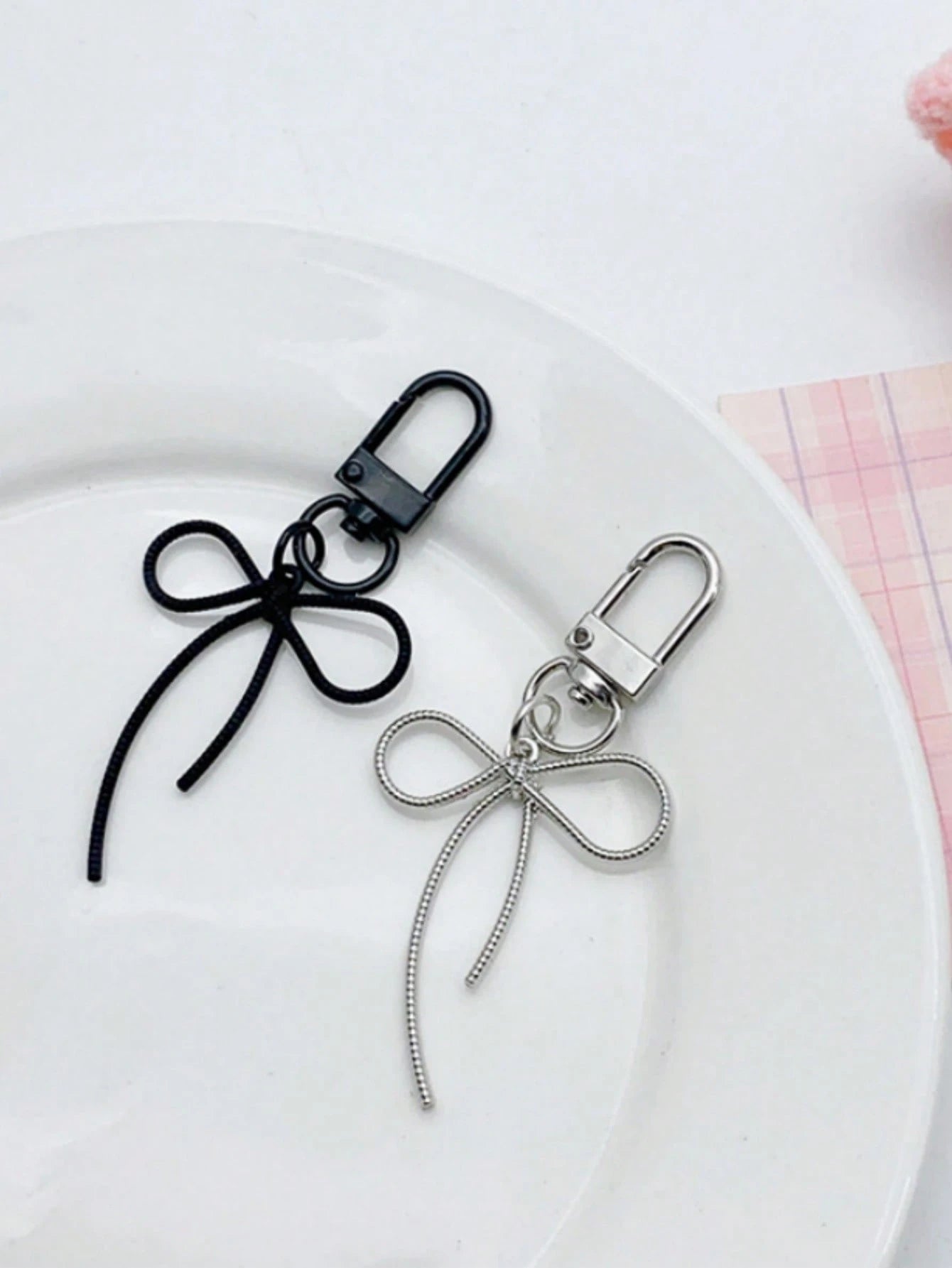 1pc Women's INS Style Faux Pearl Bow Keychain Elegant Charm Accessory For Bags Phones Car Accessories For Women Keychain For Bag