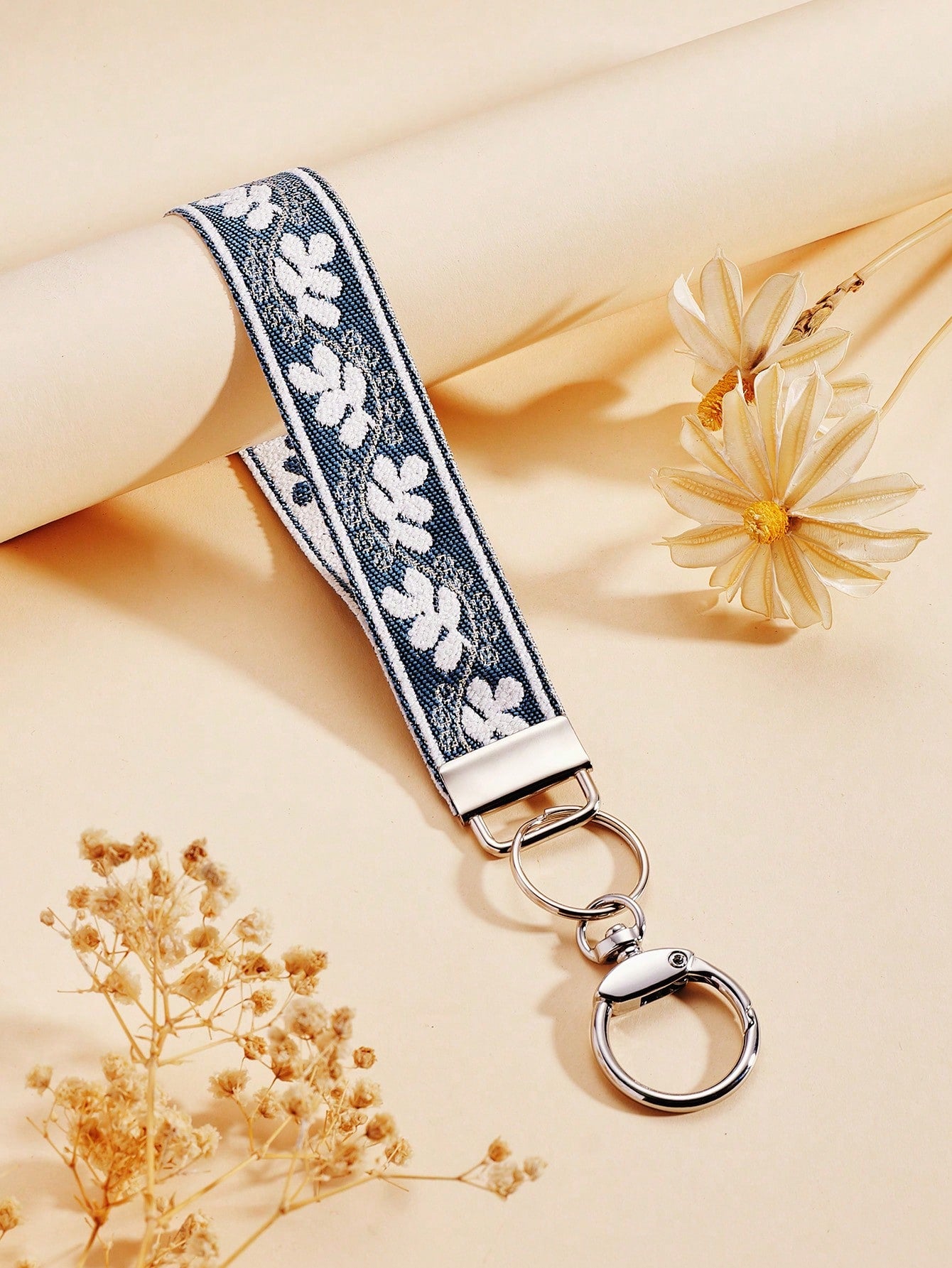 1pc Zinc Alloy Keychain, Wrist Keychain, Blue And White Silver Wire Print Woven Strap Keychain, Women's Car Keychain, Women's Exquisite Bag Charm Keychain, Women's Fashion Woven Strap Keychain, Univer