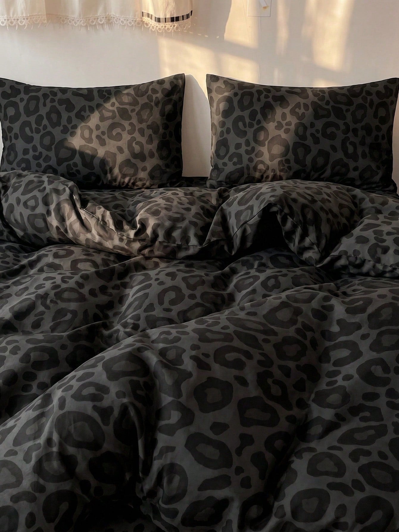 2/3Pcs Ins Style Fashion Black Dark Grey Leopard Print Duvet Cover Set, No Comforter Filler, Ultra Soft Breathable All Season Bedding, 1 Duvet Cover With 1/2 Pillowcases, Two Tone Design, Machine Wash