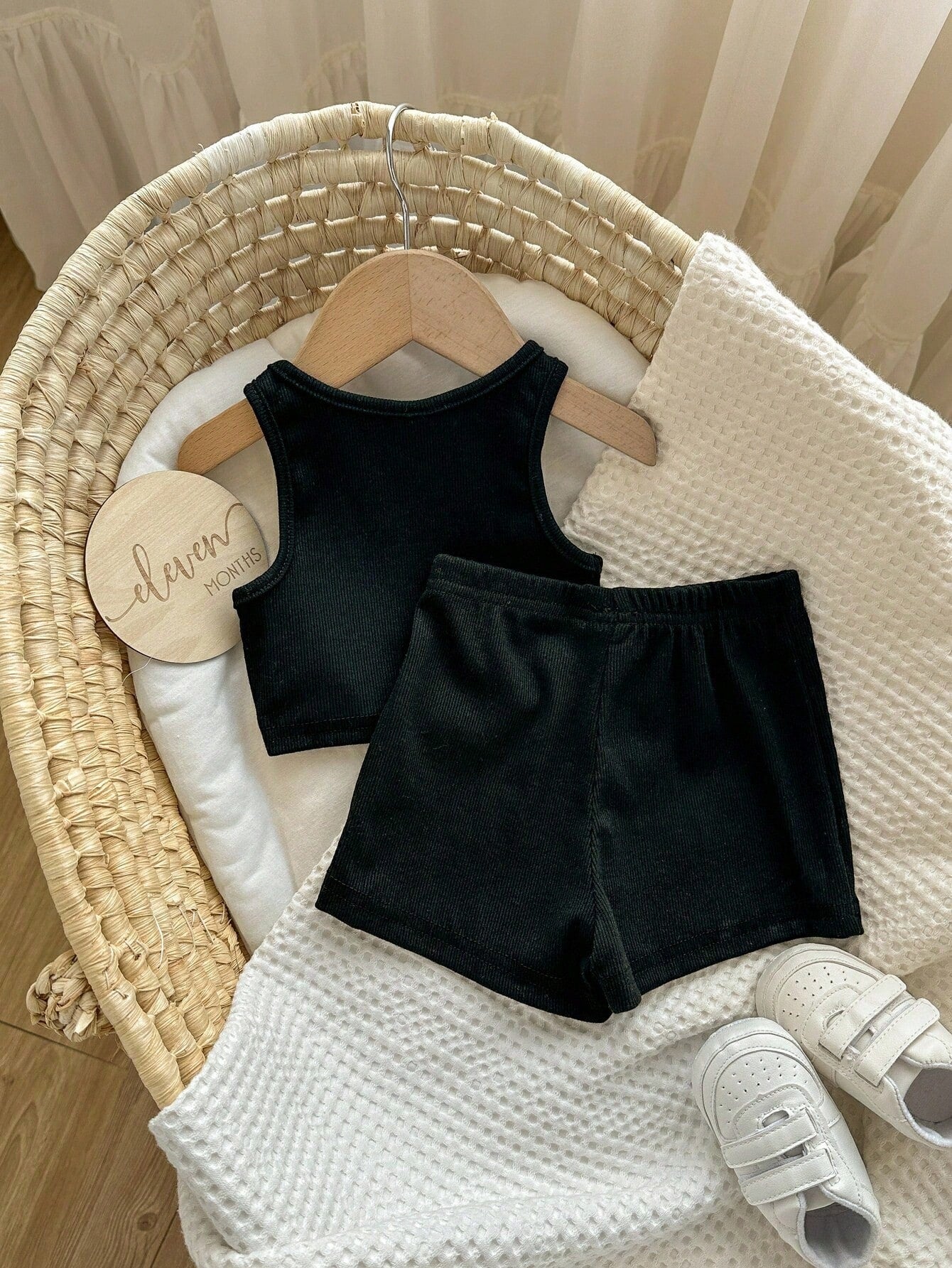 2pcs Baby Girl Blue And White Stripe Knitted Floral Sleeveless Top And Elastic Waist Shorts Set,Cute,Summer,Vacation Casual Outfit Home Wear