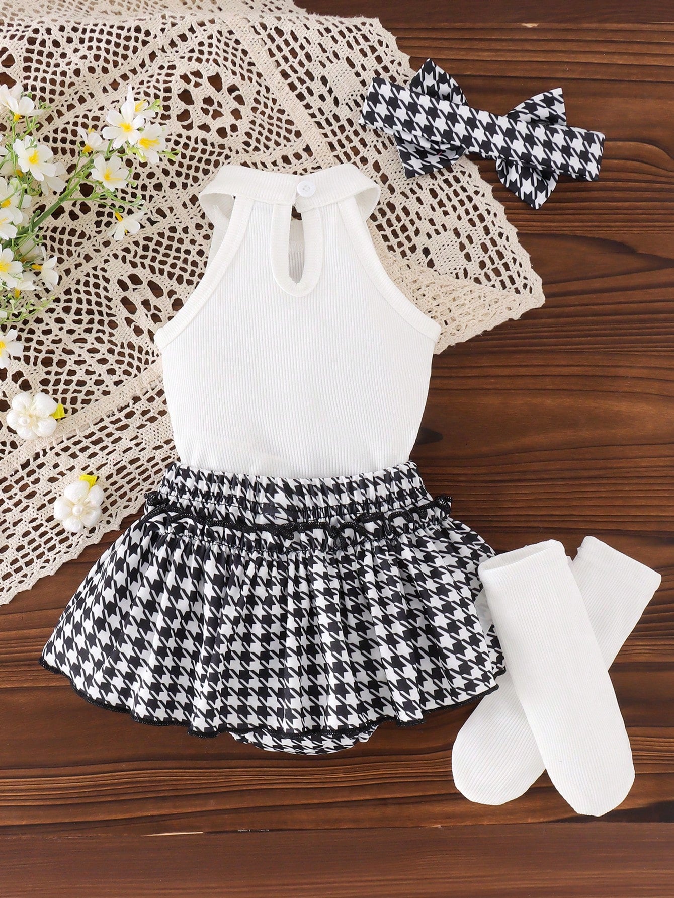 2pcs Baby Girl Cute Halter Top, Shorts, Socks And Headband Set, Spring/Summer