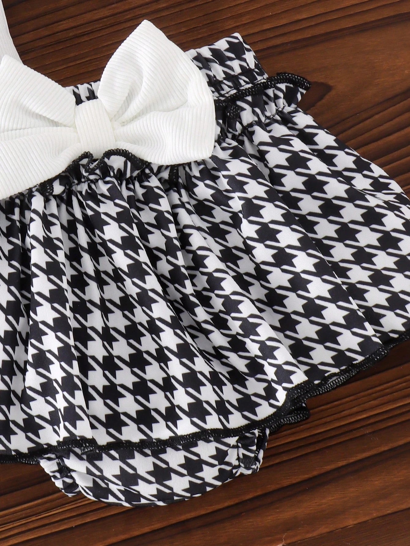 2pcs Baby Girl Cute Halter Top, Shorts, Socks And Headband Set, Spring/Summer