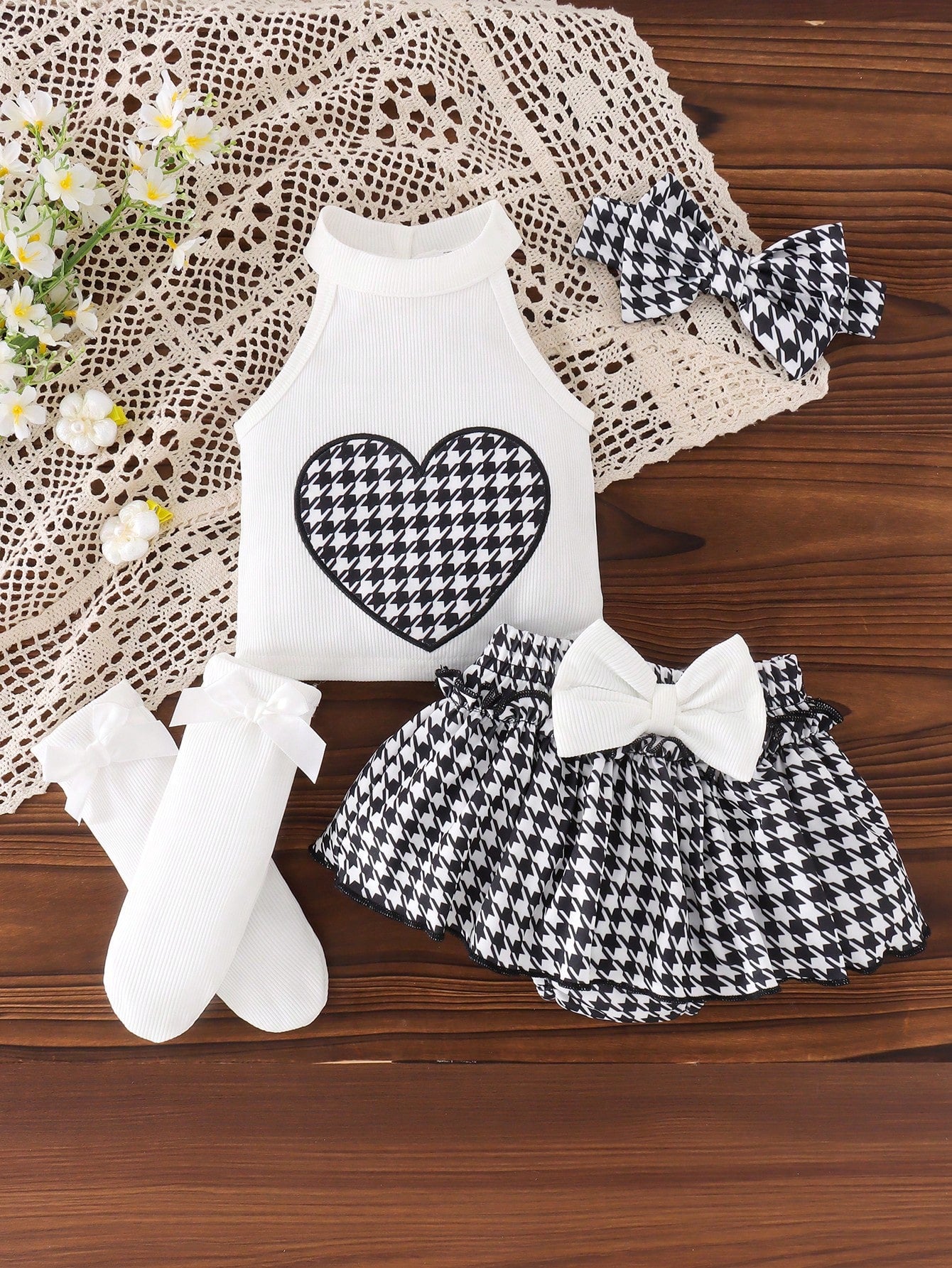 2pcs Baby Girl Cute Halter Top, Shorts, Socks And Headband Set, Spring/Summer