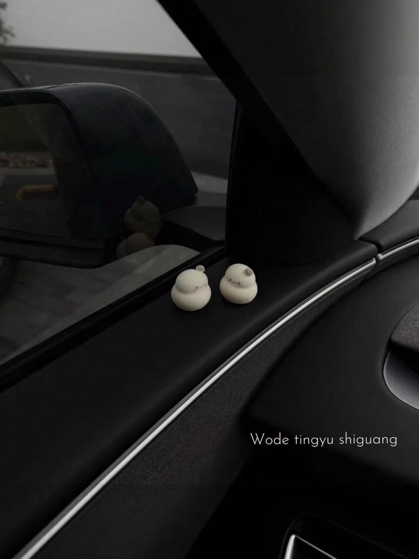 2pcs Cute Car Window Pillar Decor, Self-Adhesive Flocked Mini Cartoon Dolls, Residue-Free Cute Car Interior A-Pillar Accessories, Exquisite Aesthetic Desktop Home Decor