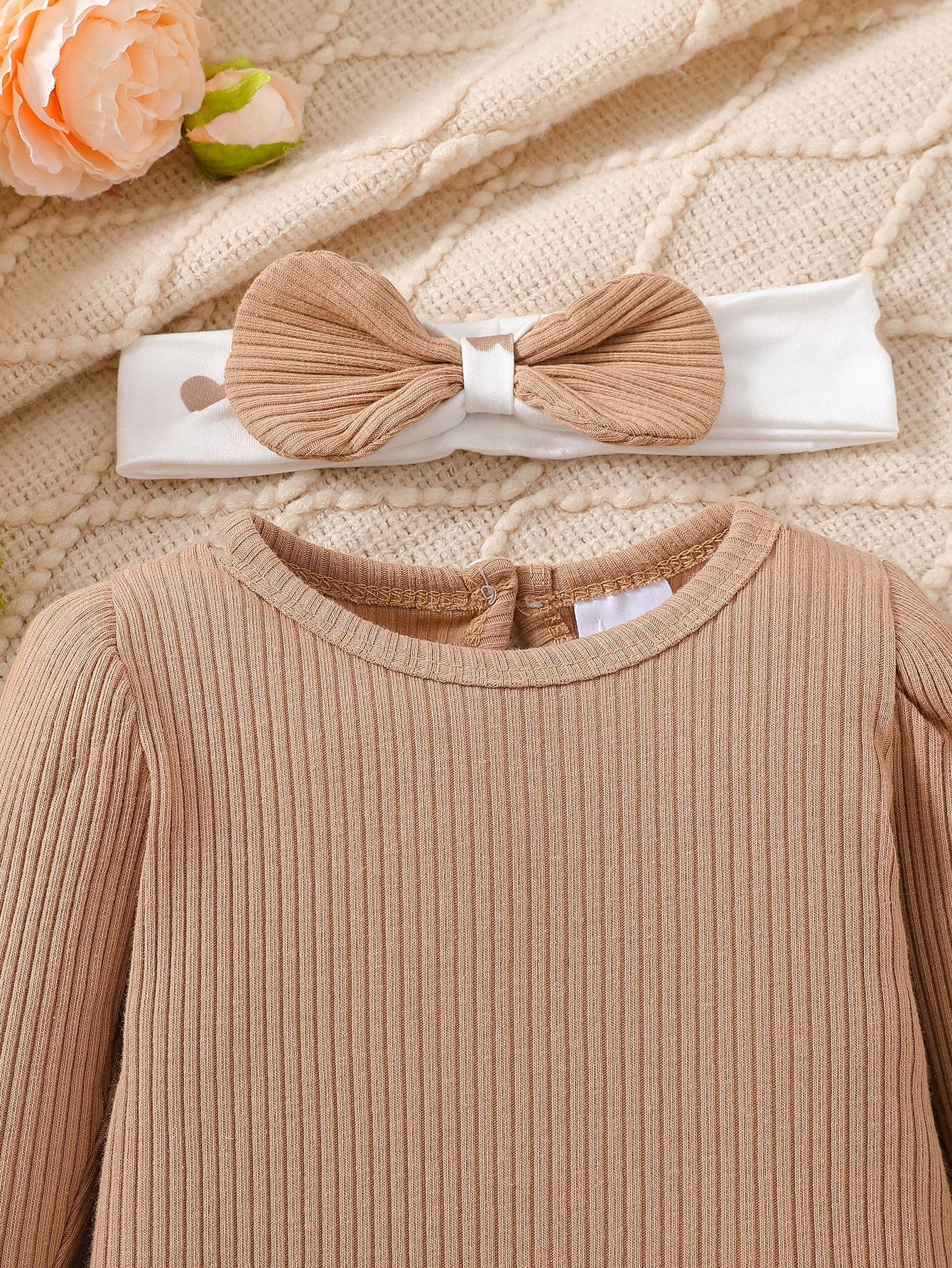 3pcs Newborn Baby Girls Autumn/Winter Cute Ribbed Puff Sleeve Bodysuit, Heart Pattern Bow Pants And Headband Set