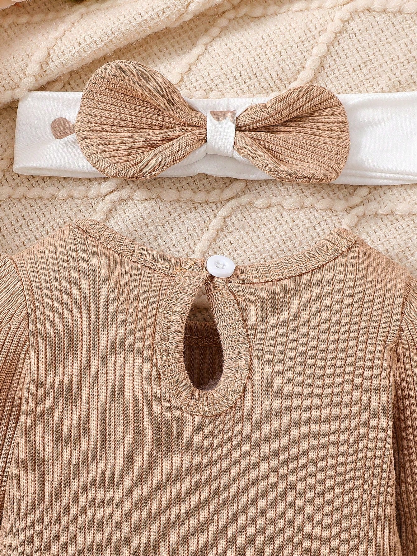 3pcs Newborn Baby Girls Autumn/Winter Cute Ribbed Puff Sleeve Bodysuit, Heart Pattern Bow Pants And Headband Set