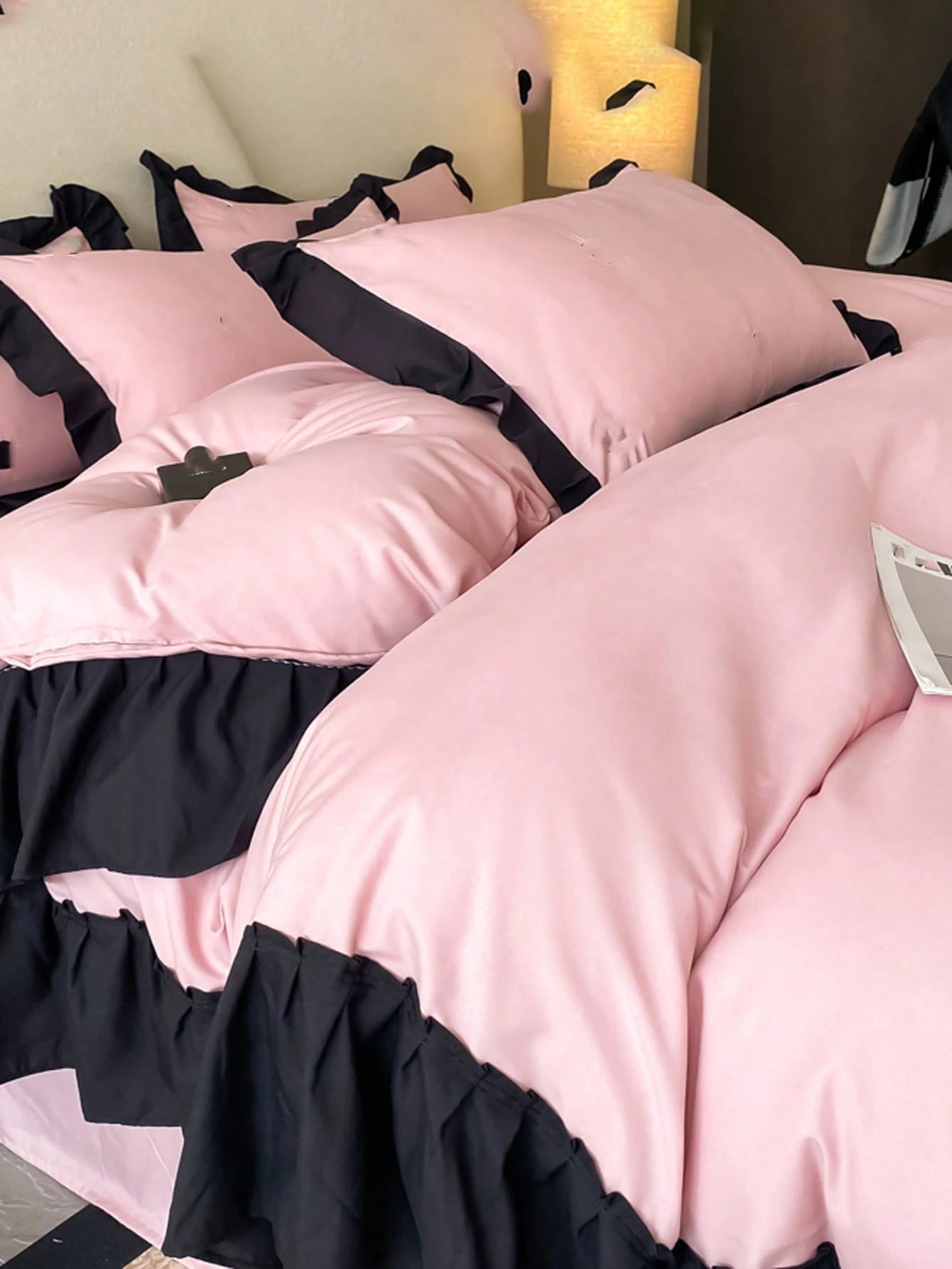 3pcs Soft & Cozy Bedding Set (1 Duvet Cover + 2 Pillow Cases), Pink & Black Ruffled Edges, Suitable For Bedroom And Guest Room