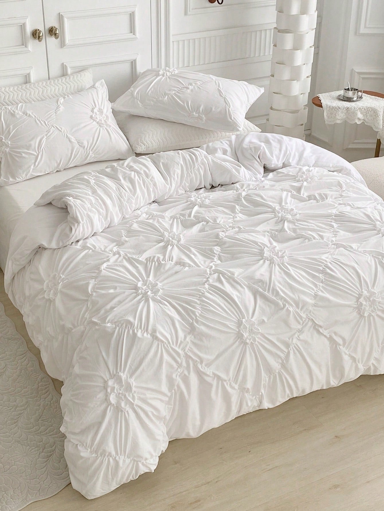 3pcs White Pleated Ruffle Floral Duvet Cover Set, Simple Luxury Modern Polyester Bedding Set, Soft & Breathable For All Seasons