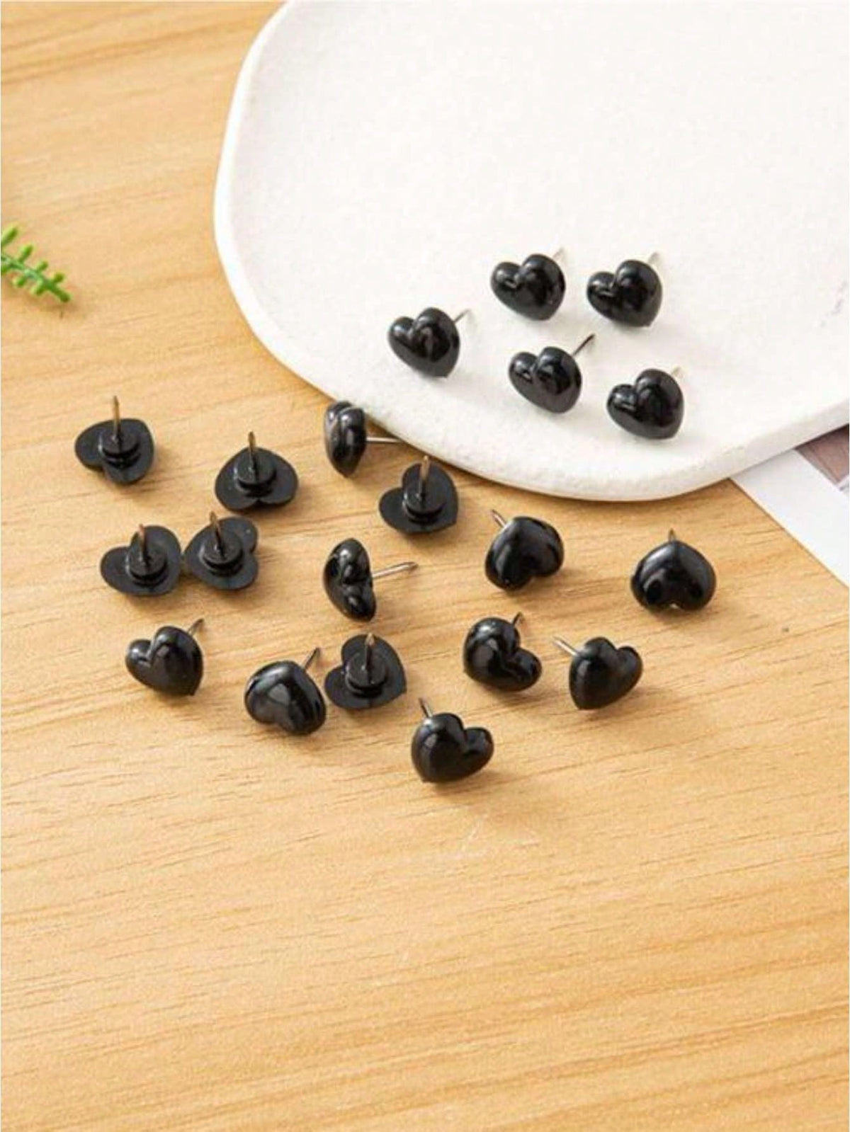 50pcs Plastic Love Thumbtack Shape Tack Binding Board Wall Nail Poster Photo Etc.,Back To School,School Supplies