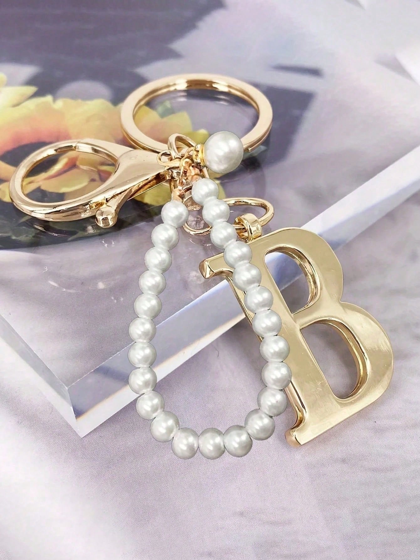Advanced Elegant Golden Pearl Letter Keychain, Letters A-Z Three-Dimensional Pendant, Elegant Pearl Chain Flash Diamond Fashion Alloy Keychain Ring