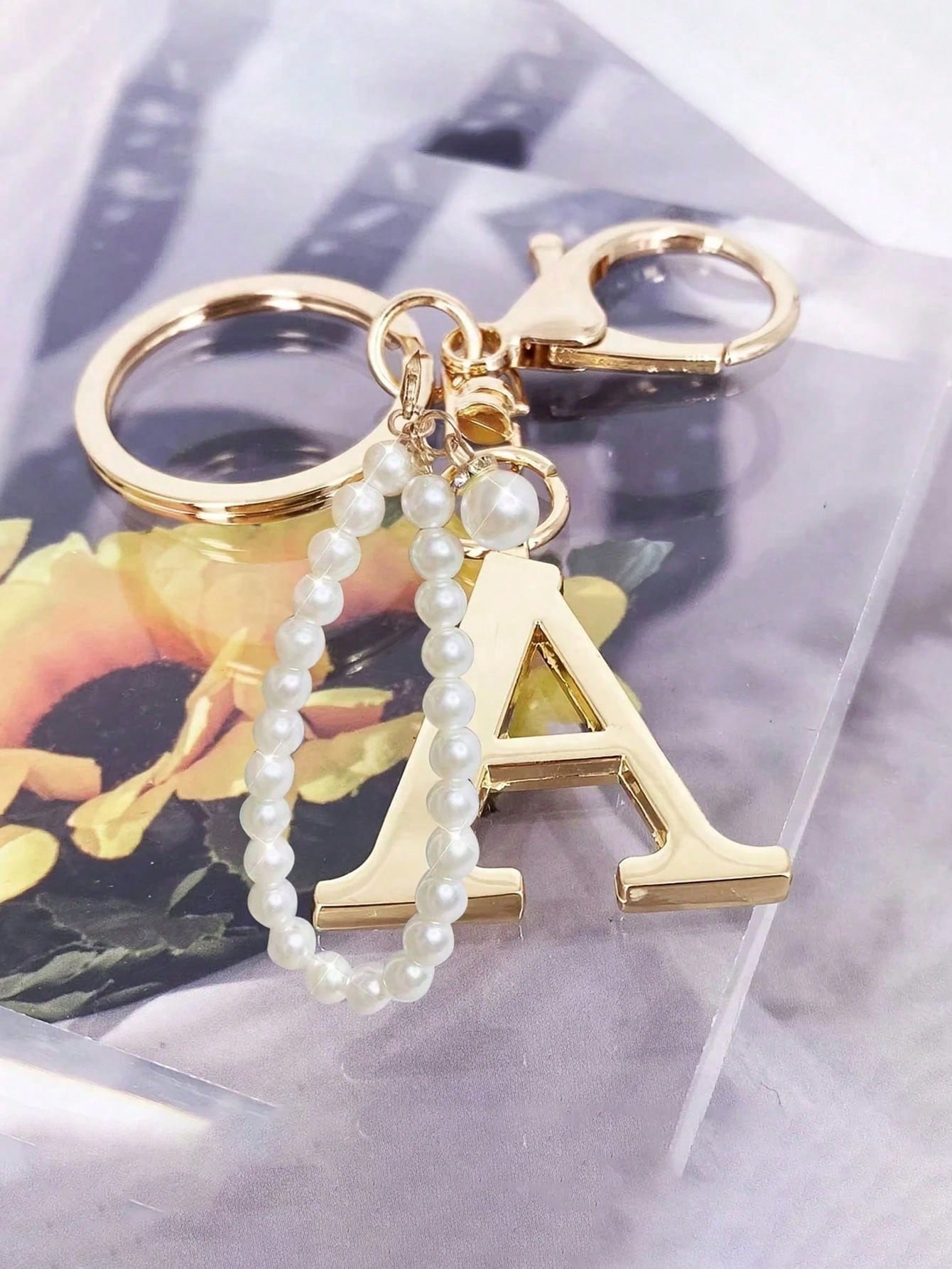 Advanced Elegant Golden Pearl Letter Keychain, Letters A-Z Three-Dimensional Pendant, Elegant Pearl Chain Flash Diamond Fashion Alloy Keychain Ring