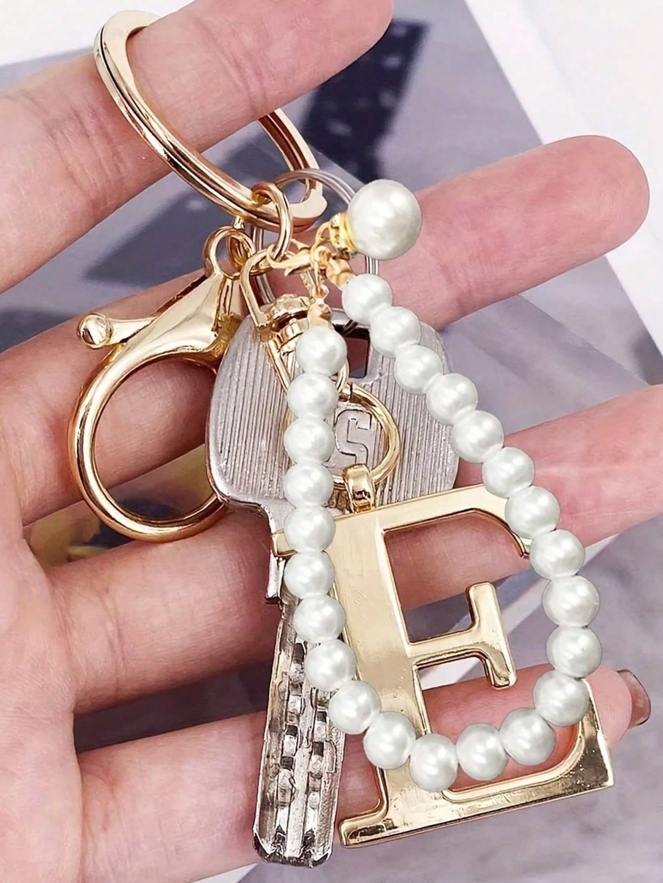 Advanced Elegant Golden Pearl Letter Keychain, Letters A-Z Three-Dimensional Pendant, Elegant Pearl Chain Flash Diamond Fashion Alloy Keychain Ring