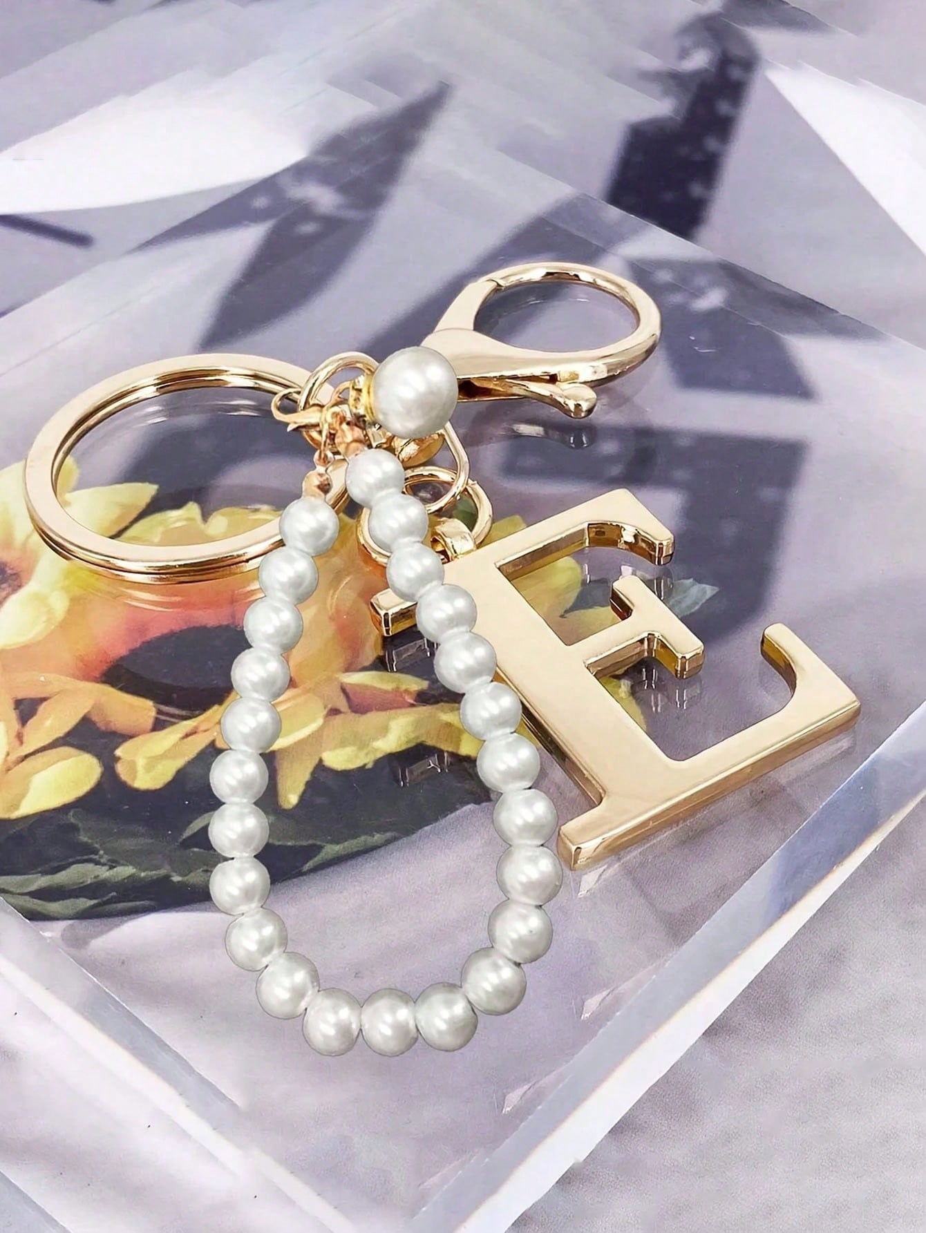Advanced Elegant Golden Pearl Letter Keychain, Letters A-Z Three-Dimensional Pendant, Elegant Pearl Chain Flash Diamond Fashion Alloy Keychain Ring