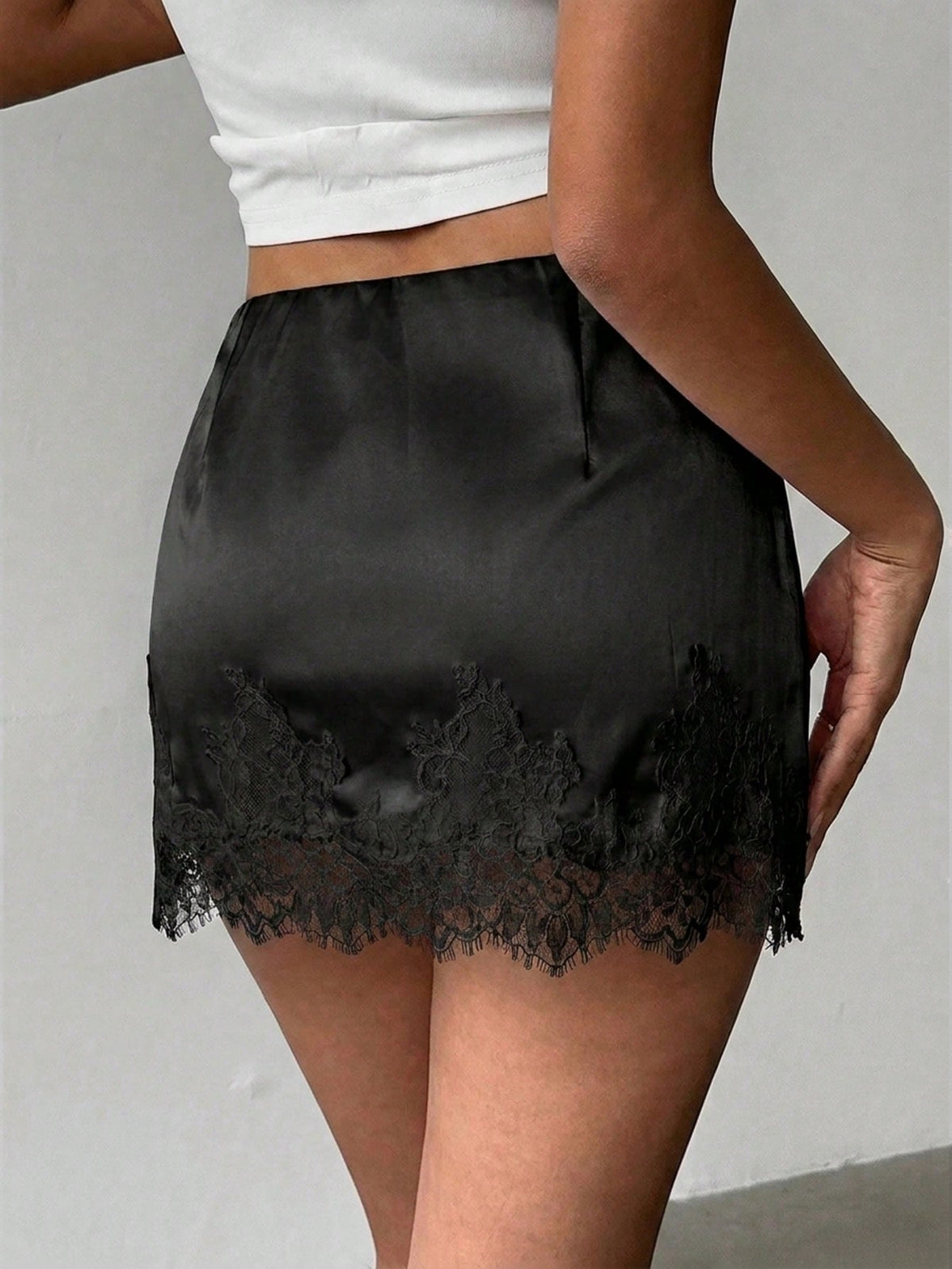 Aloruh Women's Elegant Low-Waist Lace Patchwork Satin Mini Skirt, Black