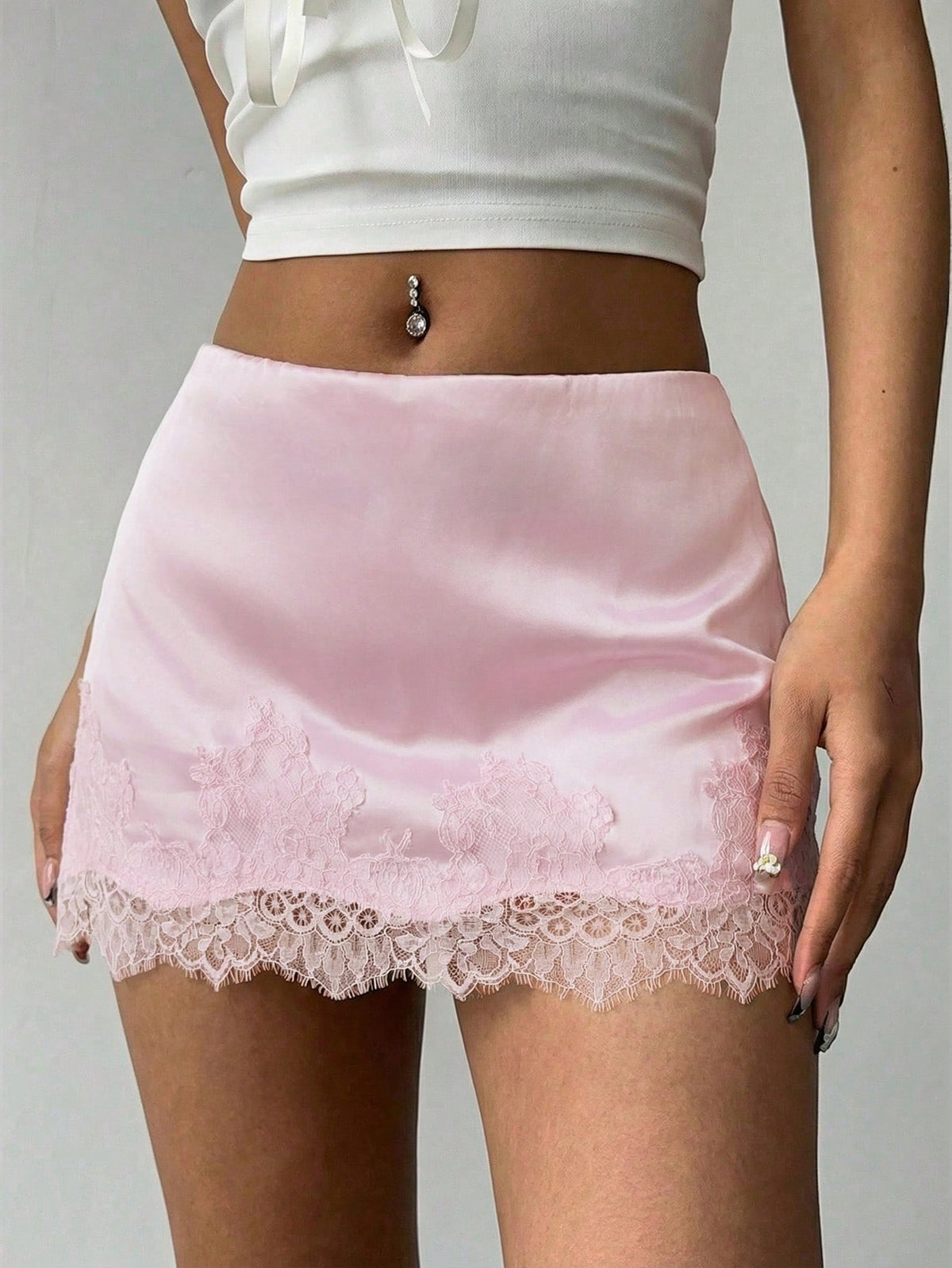 Aloruh Women's Elegant Low-Waist Lace Patchwork Satin Mini Skirt, Black