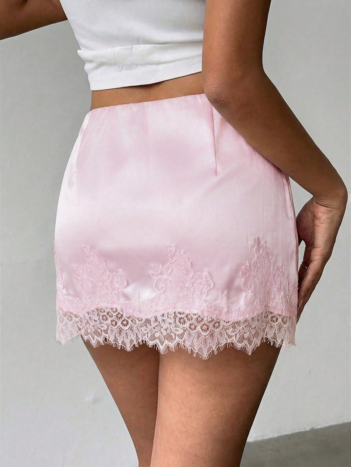 Aloruh Women's Elegant Low-Waist Lace Patchwork Satin Mini Skirt, Black