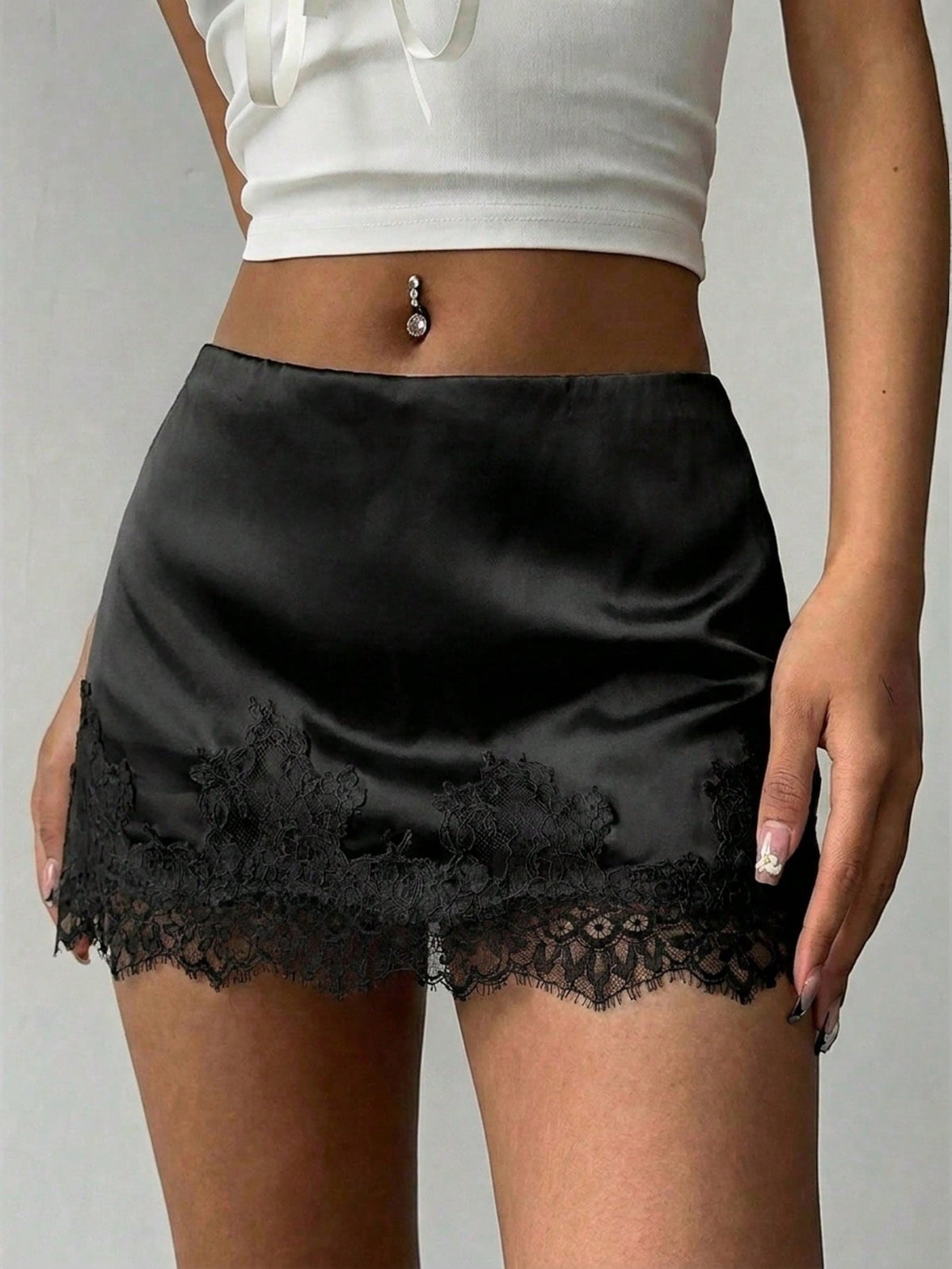 Aloruh Women's Elegant Low-Waist Lace Patchwork Satin Mini Skirt, Black