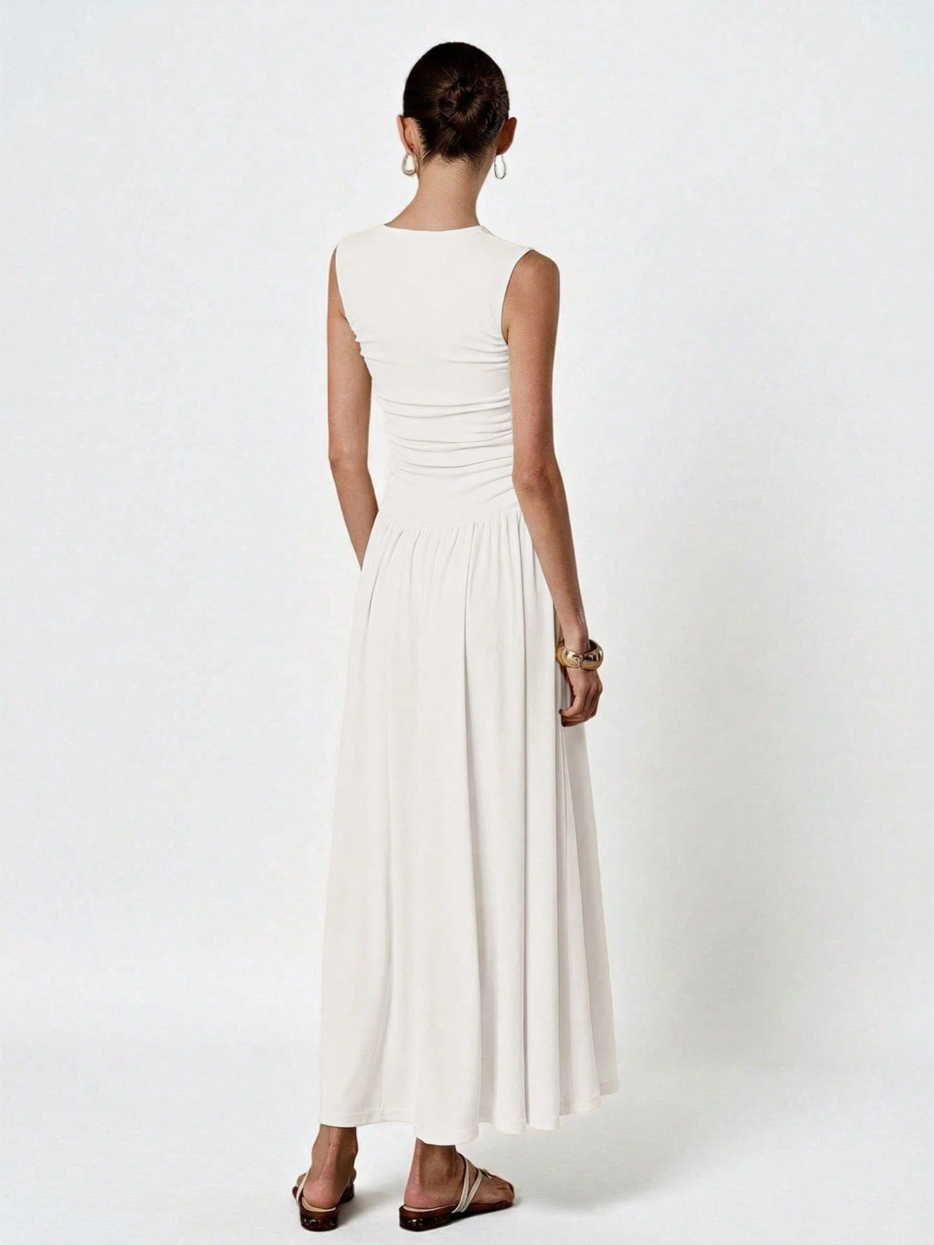 Aveloria Modichic White Minimalist Elegant Pleated Round Neck Sleeveless Dress