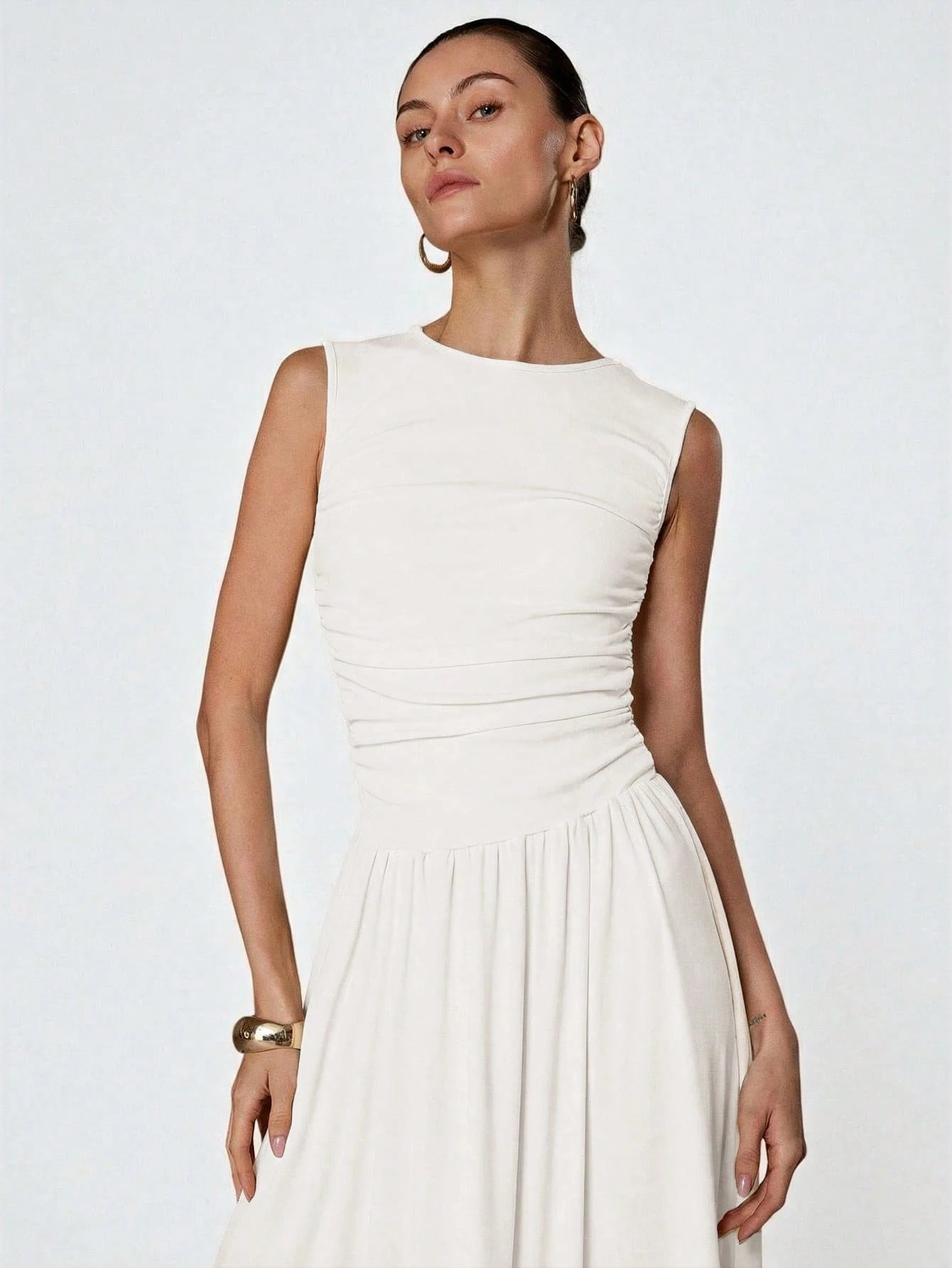 Aveloria Modichic White Minimalist Elegant Pleated Round Neck Sleeveless Dress
