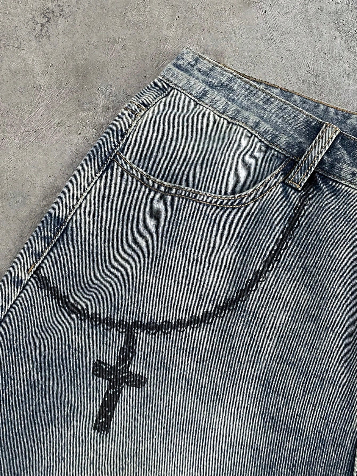 AXEPEAK Men's Casual Versatile Everyday Denim Shorts With Pockets, Cross & Slogan Graphic