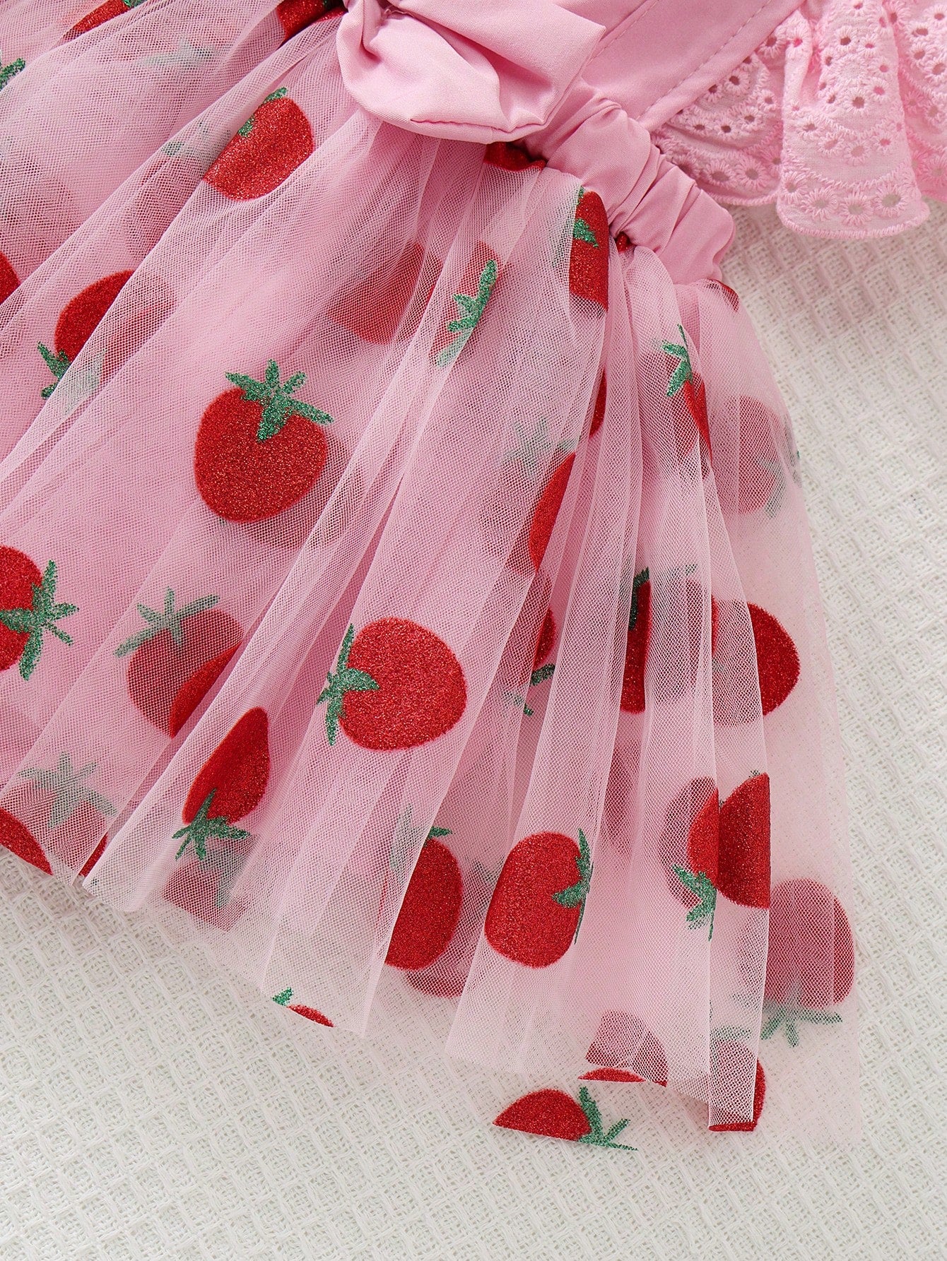 Baby Girl's Sleeveless Ruffled Shoulder Strap Strawberry Print Bow Decor Double Layer Tulle Bodysuit & Hat Set