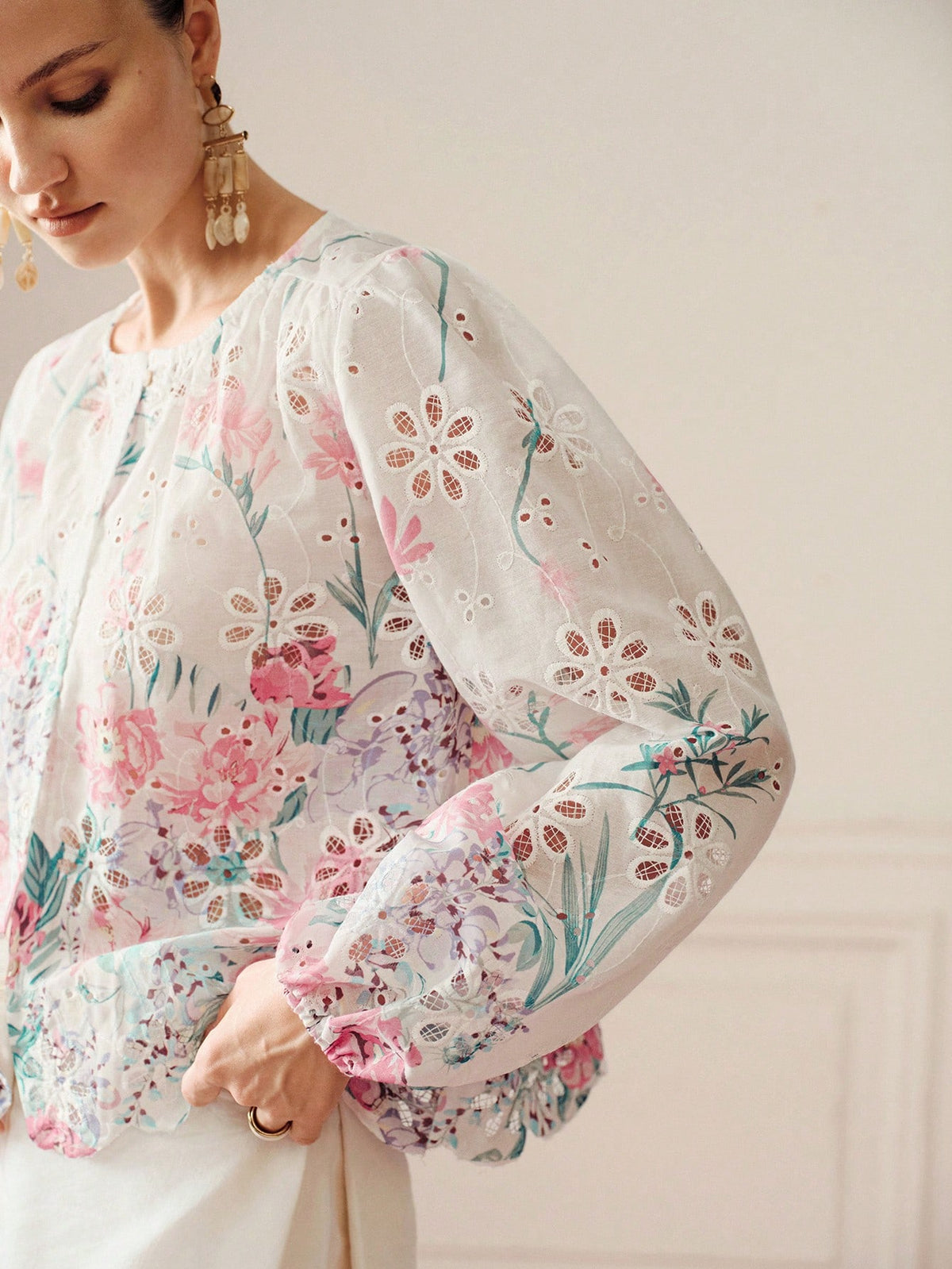 BELROSIE Summer New French Style Premium Loose Embroidered Hollow Out Print Patchwork Long Sleeve Button-Up Shirt, White Contrast Color Heavy Craft Floral Embroidery Blouse, Floral Print, Hollow Lace