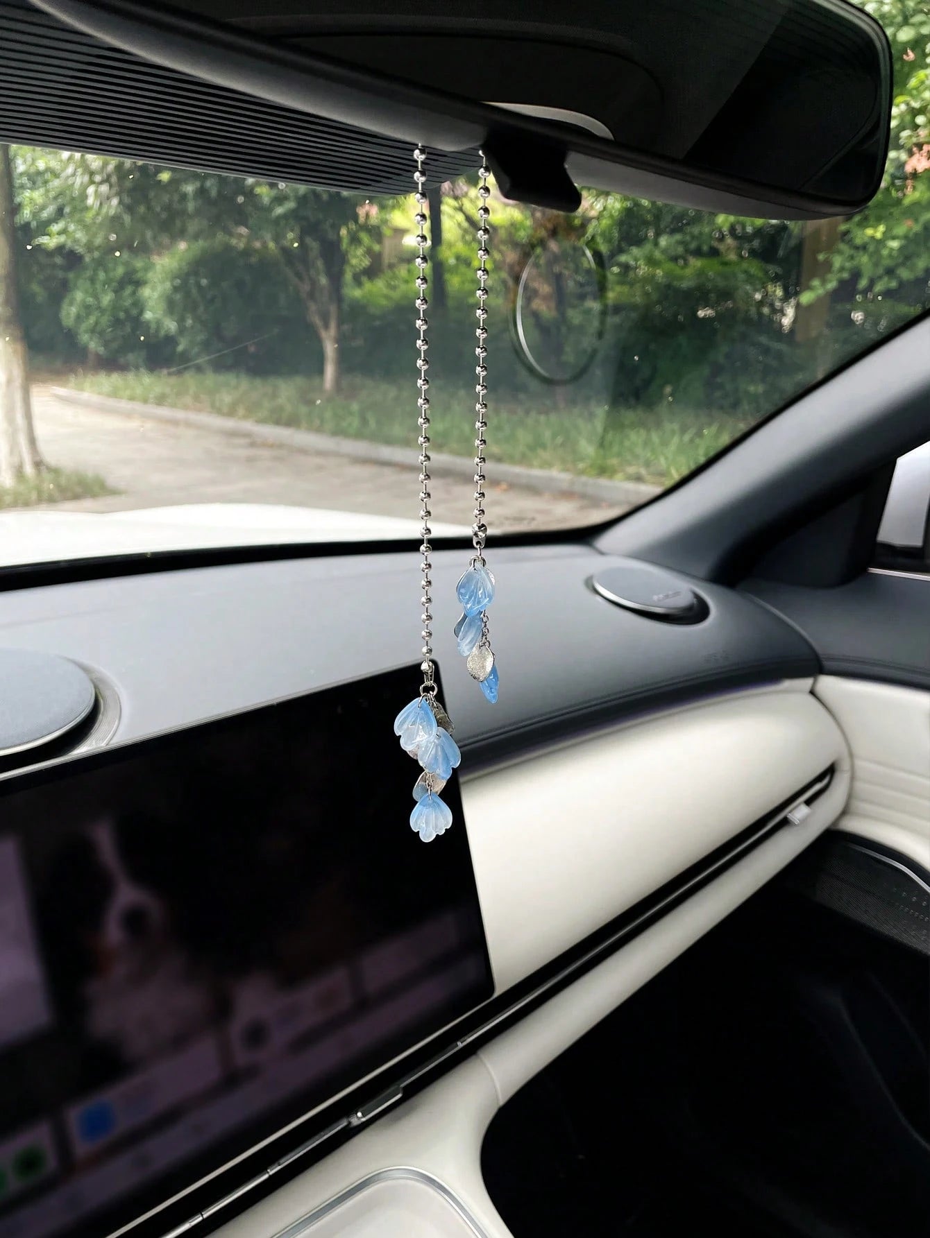 Blue Gradient Faux Shell Petal Car Hanging Ornament, Creative Car Interior Rearview Mirror Decorative Pendant, Car Decoration