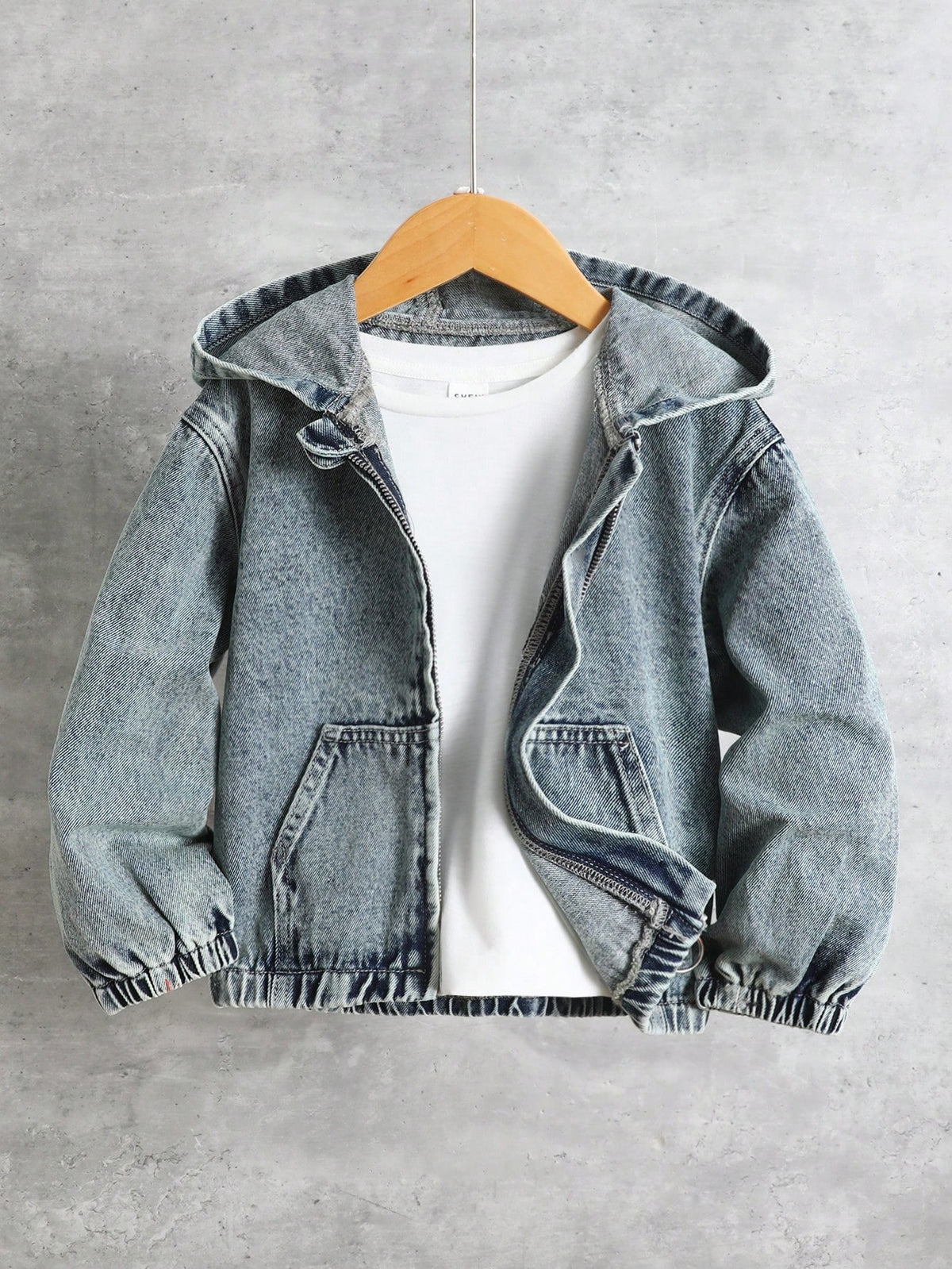 Boys' New Vintage Mid-Blue Washed Denim Hooded Jacket, American Street Style, Brand, Premium Cool Niche Denim Jacket, Comfortable Soft Fabric, Suitable For Casual Outings And Outdoor Wear, Perfect Mat