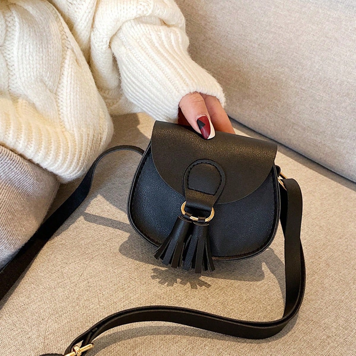 Crossbody Bag For Women Mini Saddle Shoulder Purse Ladies PU Cross Body Tassel Handbag For Casual Streewear