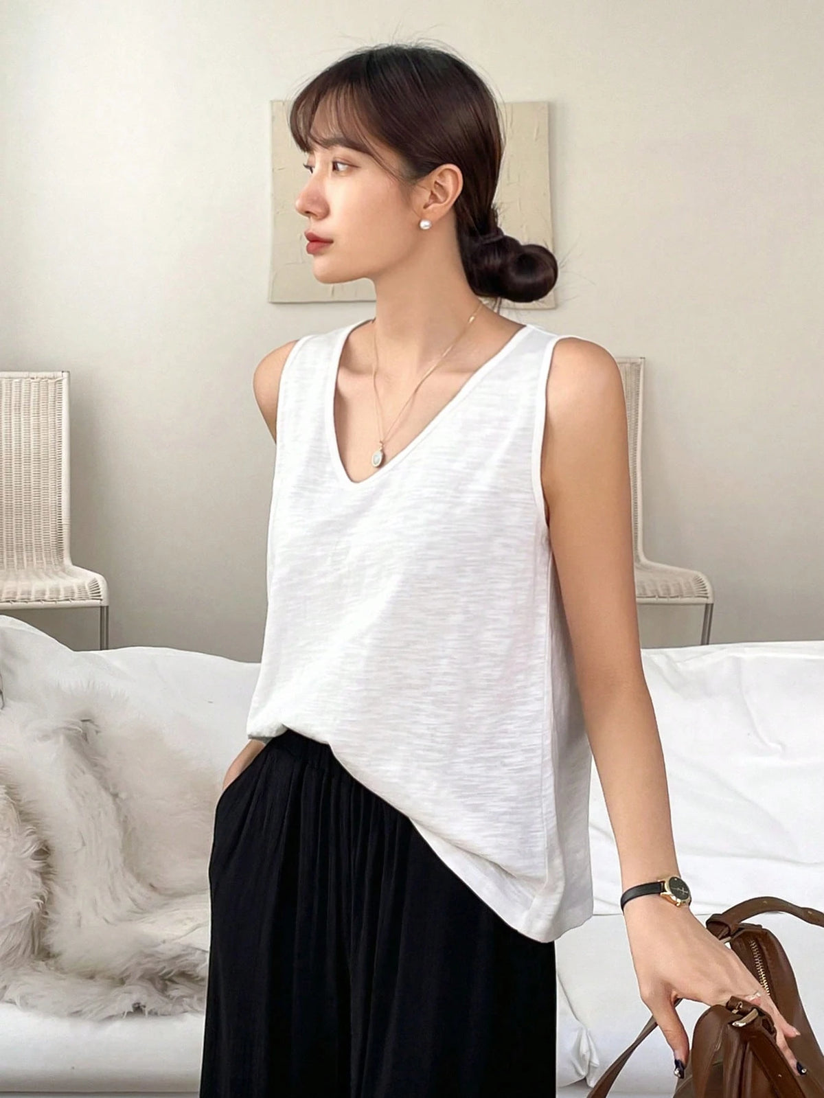 DAZY Solid Color Loose Fit Sleeveless V-Neck Tank Top For Summer For Casual Wear