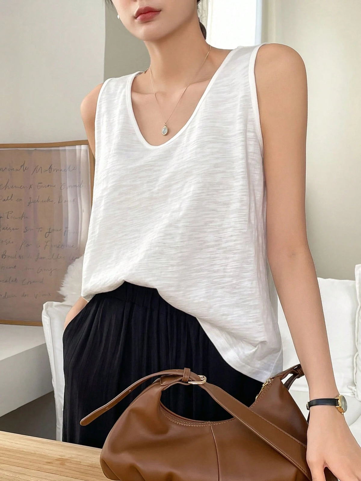 DAZY Solid Color Loose Fit Sleeveless V-Neck Tank Top For Summer For Casual Wear