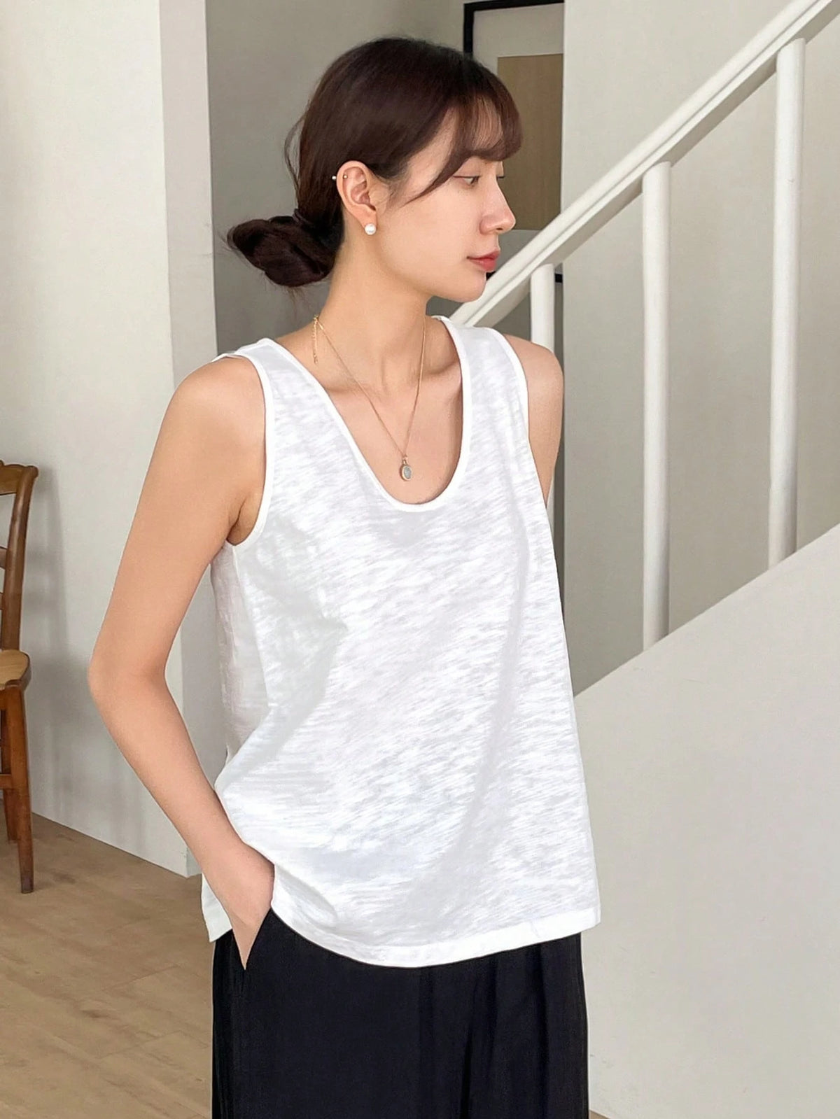 DAZY Solid Color Loose Fit Sleeveless V-Neck Tank Top For Summer For Casual Wear