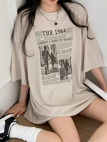DAZY Women Casual Loose Newspaper Print Drop Shoulder T-Shirt Graphic Tee Oversized T-Shirt
