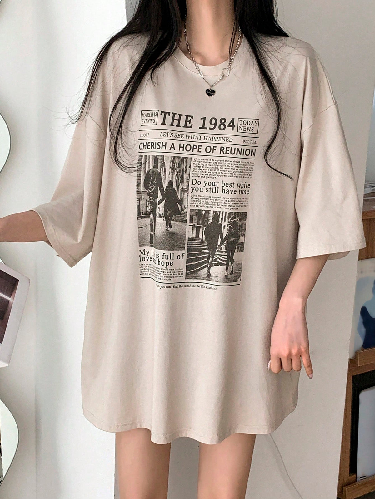 DAZY Women Casual Loose Newspaper Print Drop Shoulder T-Shirt Graphic Tee Oversized T-Shirt