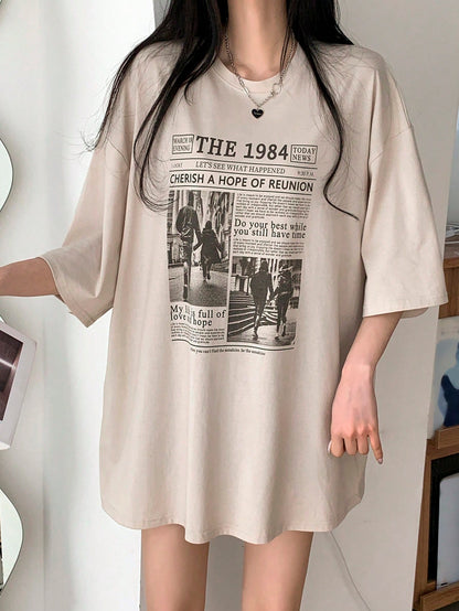 DAZY Women Casual Loose Newspaper Print Drop Shoulder T-Shirt Graphic Tee Oversized T-Shirt